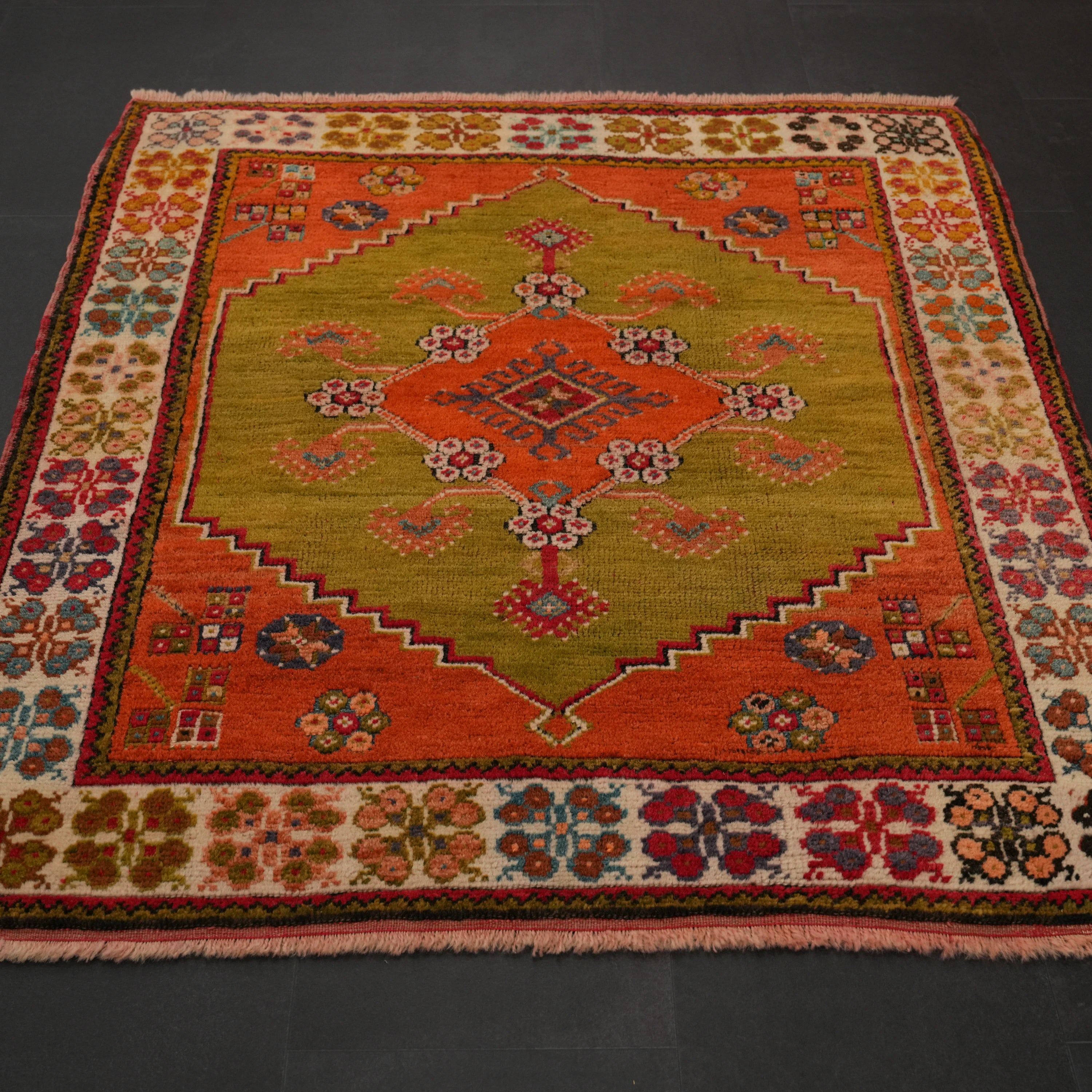 El Dokuma Kök Boyalı 90+ Yaş Afyon Antik Dazkırı Halısı