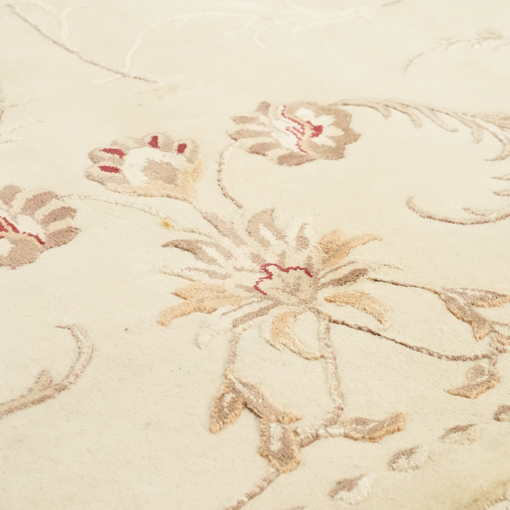 Hand Woven Cream Flower Patterned Classic Wool Carpet