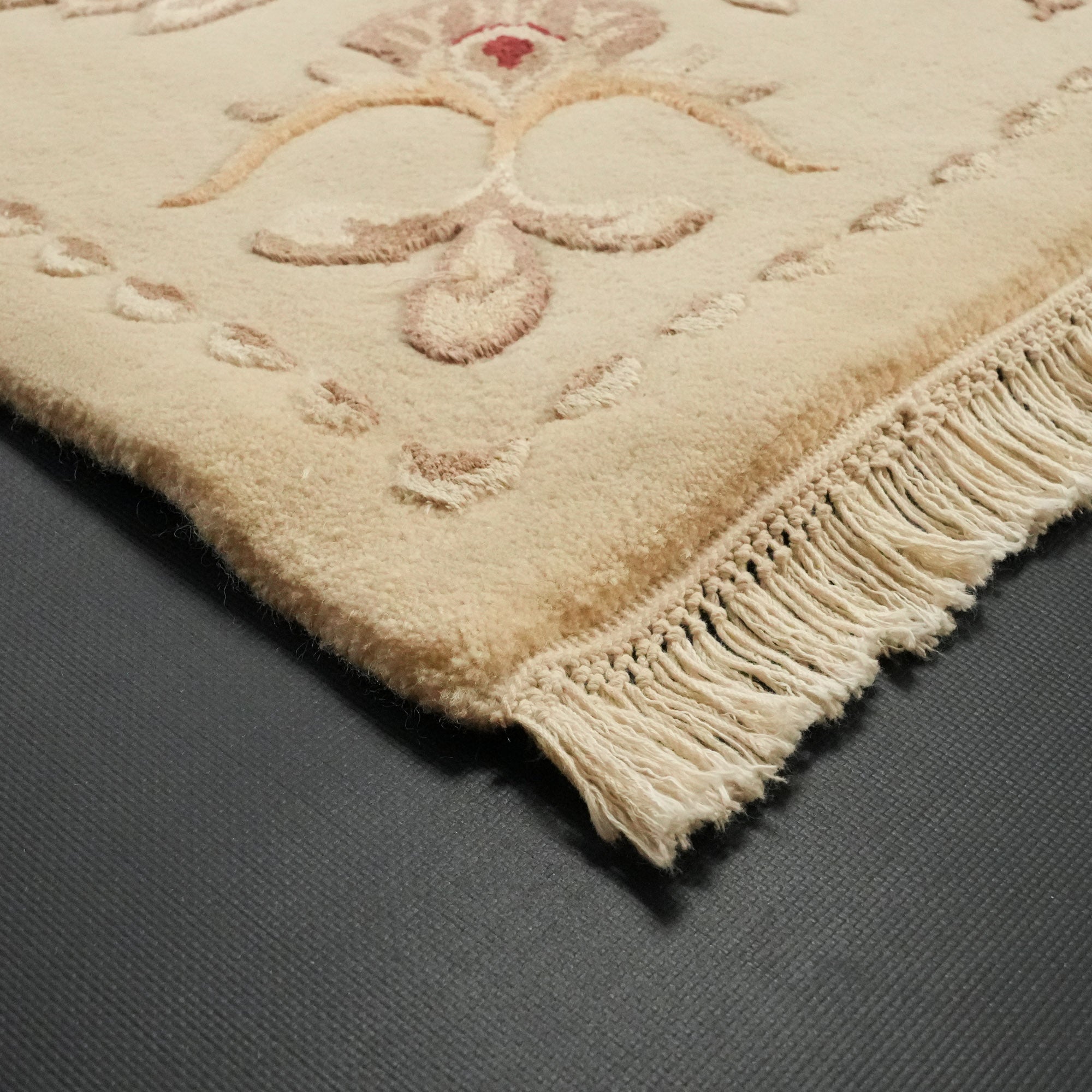 Hand Woven Cream Flower Patterned Classic Wool Carpet