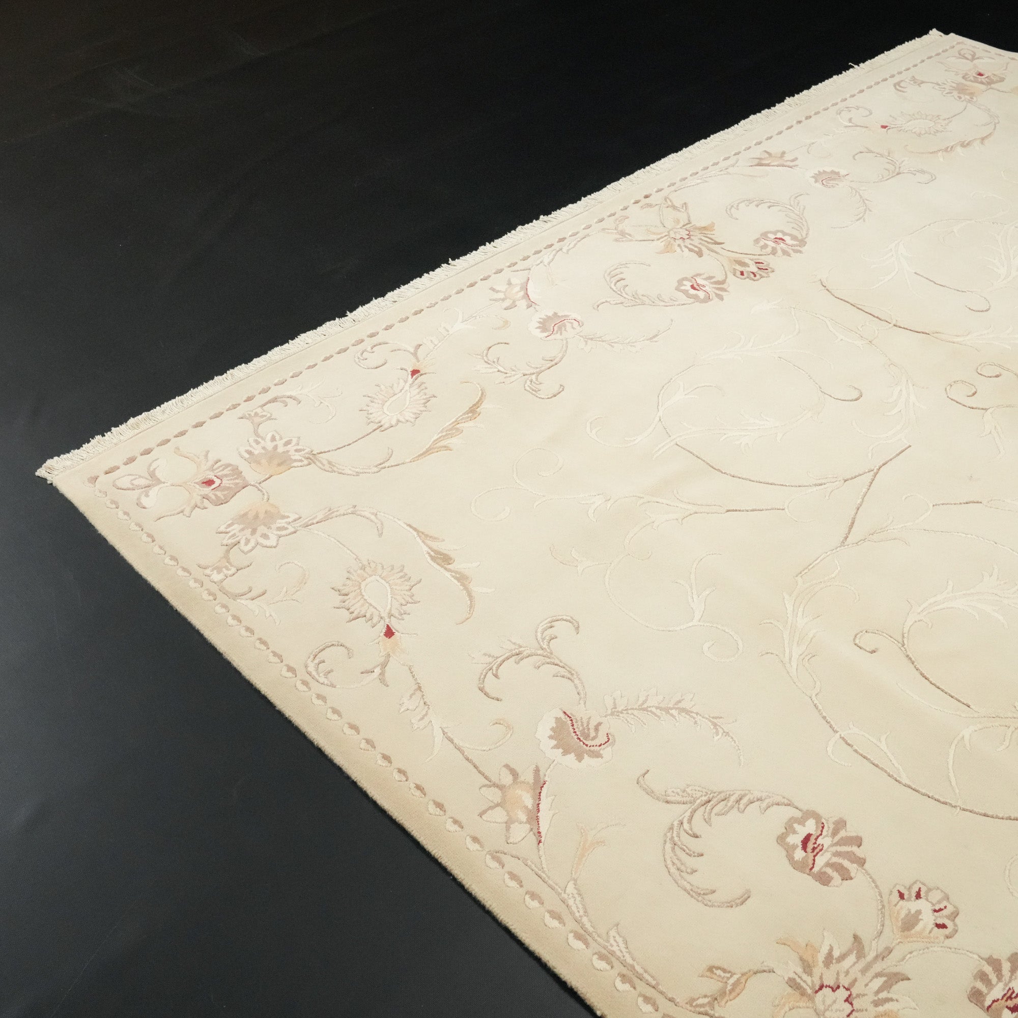 Hand Woven Cream Flower Patterned Classic Wool Carpet