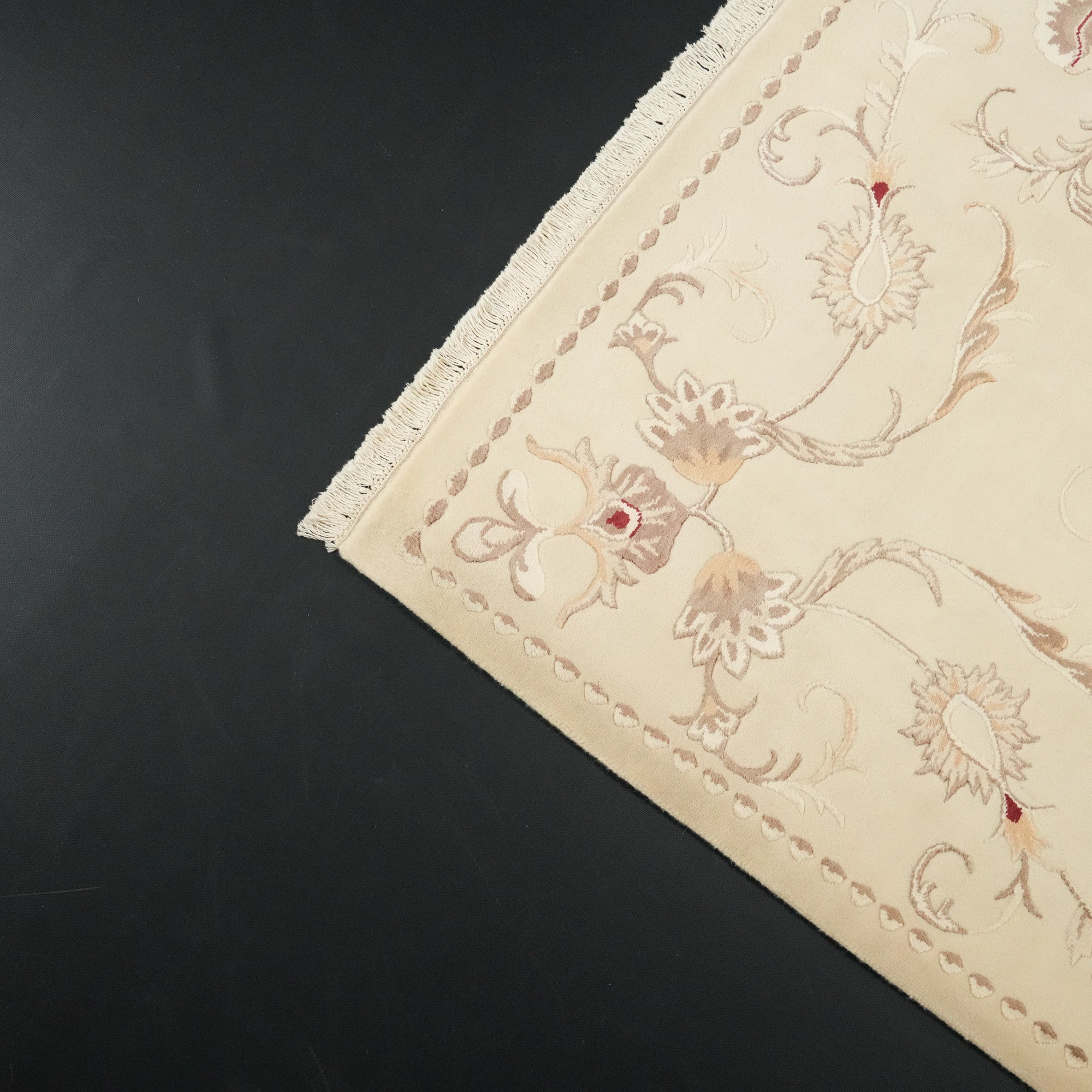 Hand Woven Cream Flower Patterned Classic Wool Carpet