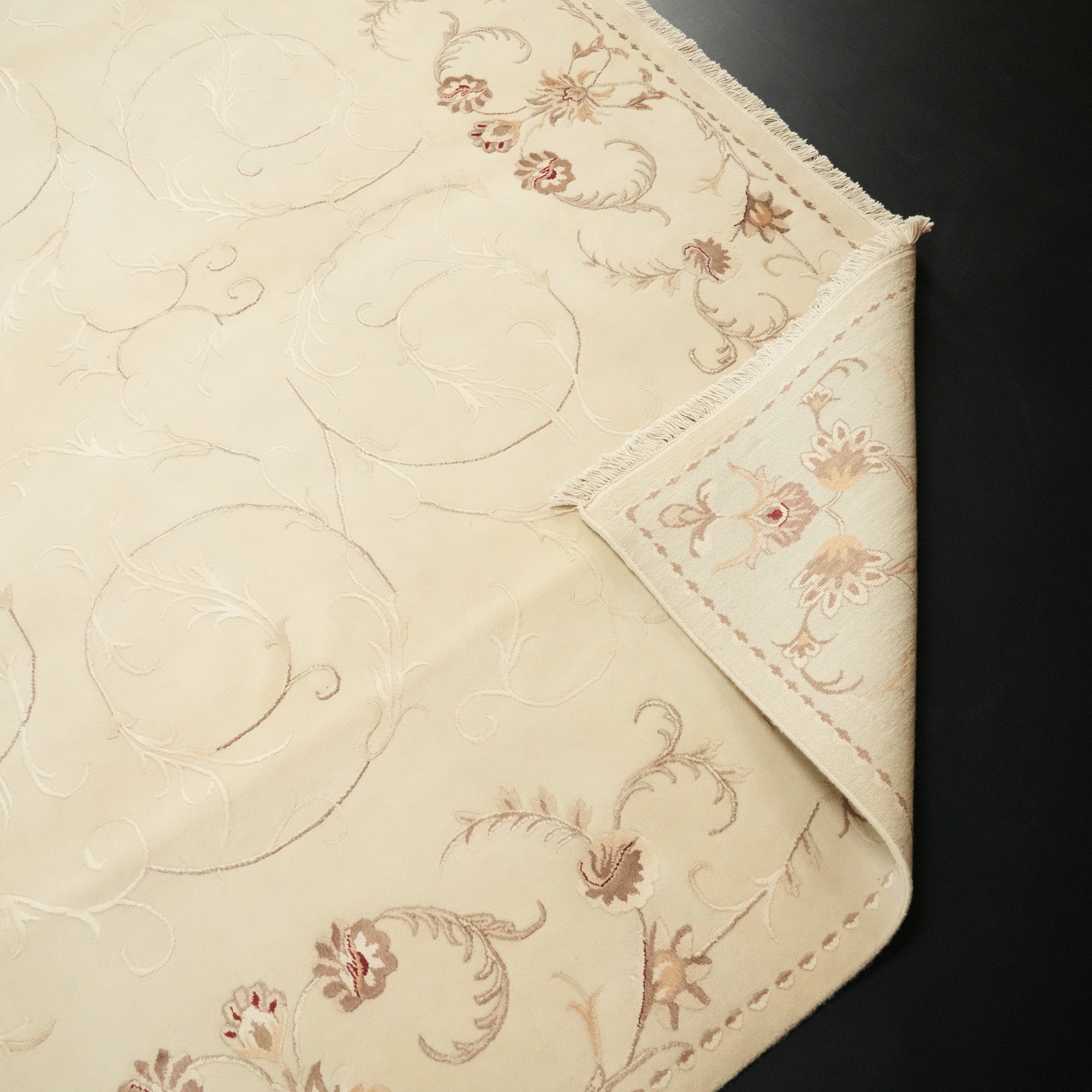 Hand Woven Cream Flower Patterned Classic Wool Carpet
