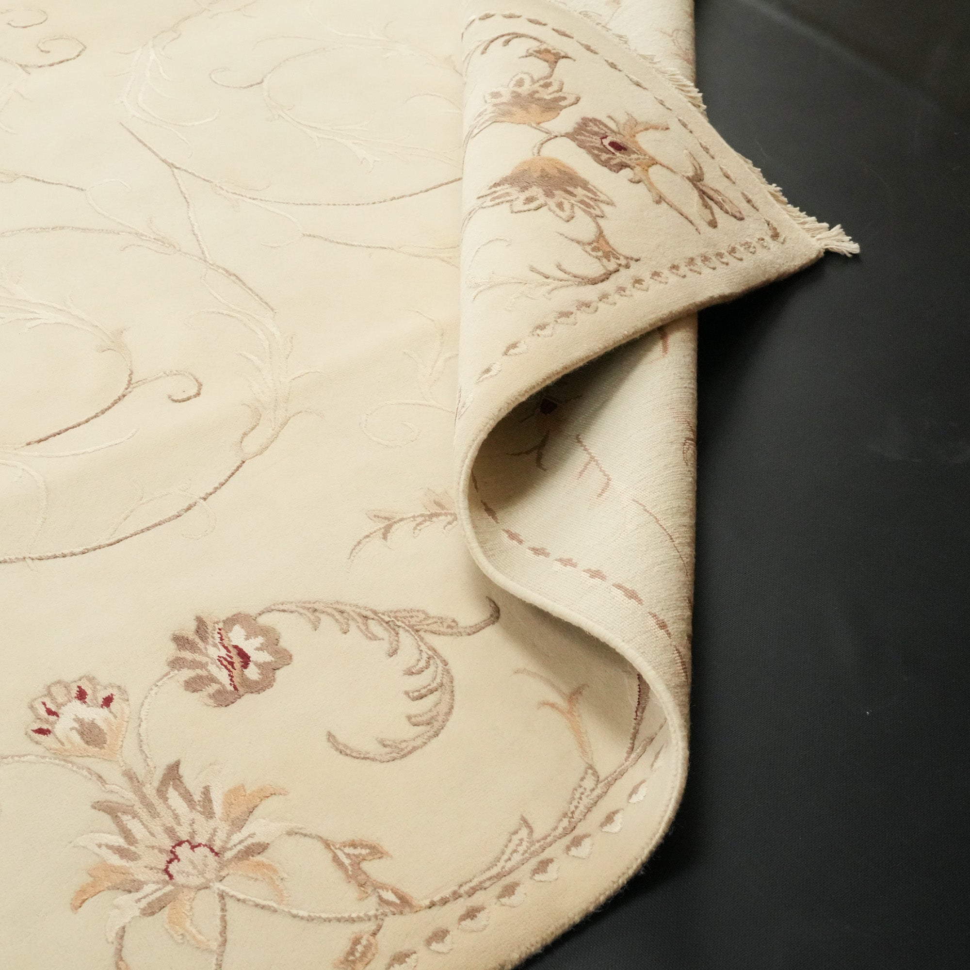 Hand Woven Cream Flower Patterned Classic Wool Carpet