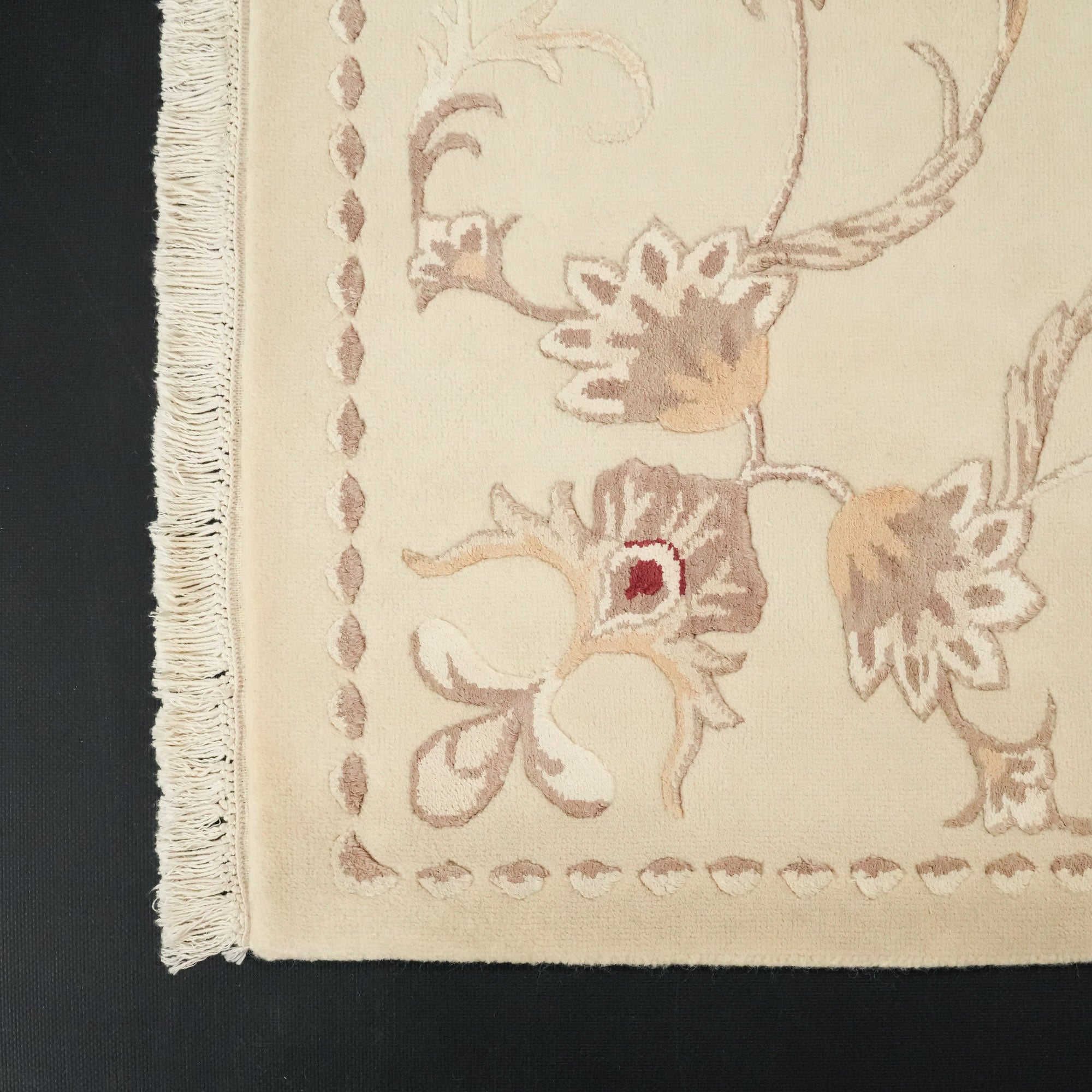 Hand Woven Cream Flower Patterned Classic Wool Carpet