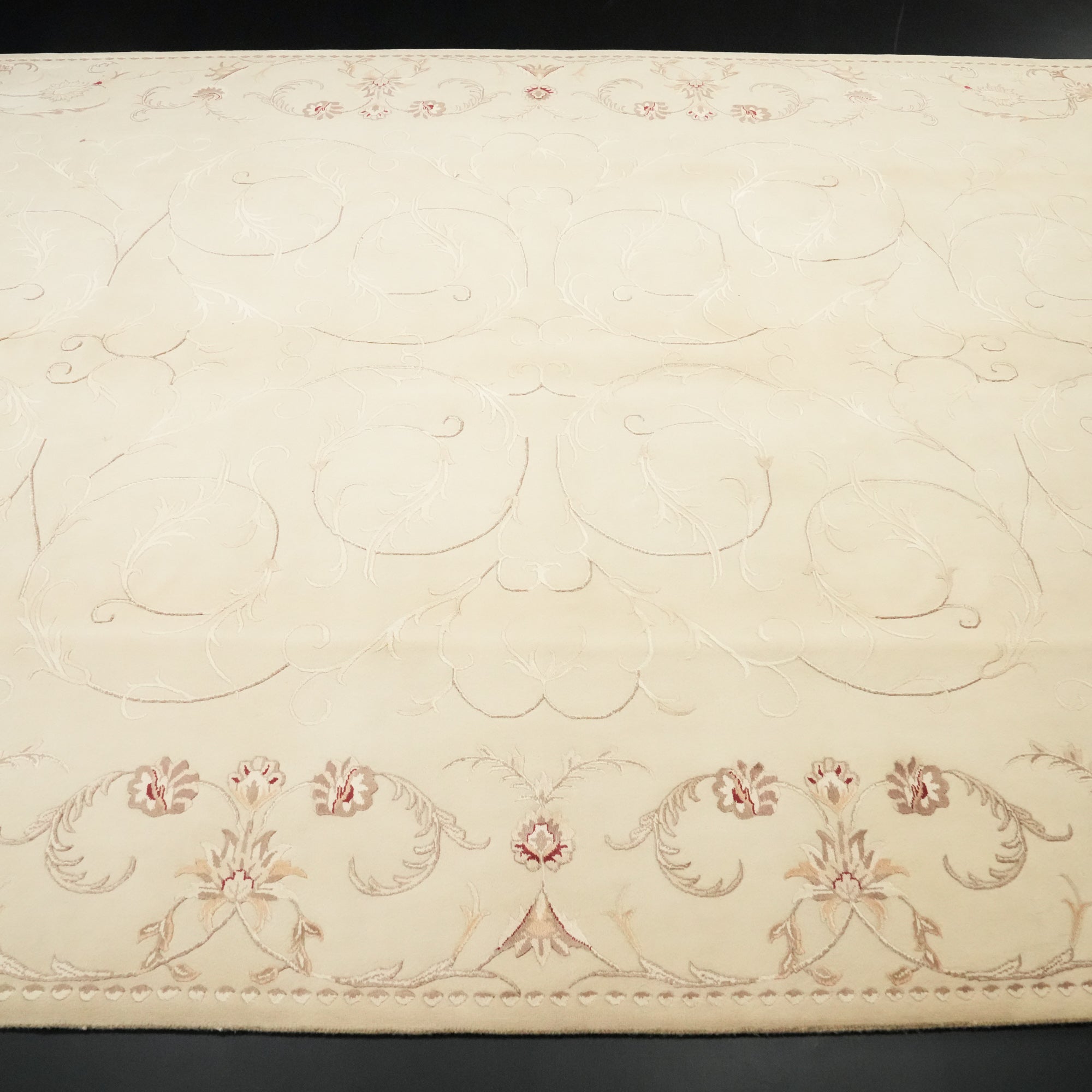 Hand Woven Cream Flower Patterned Classic Wool Carpet