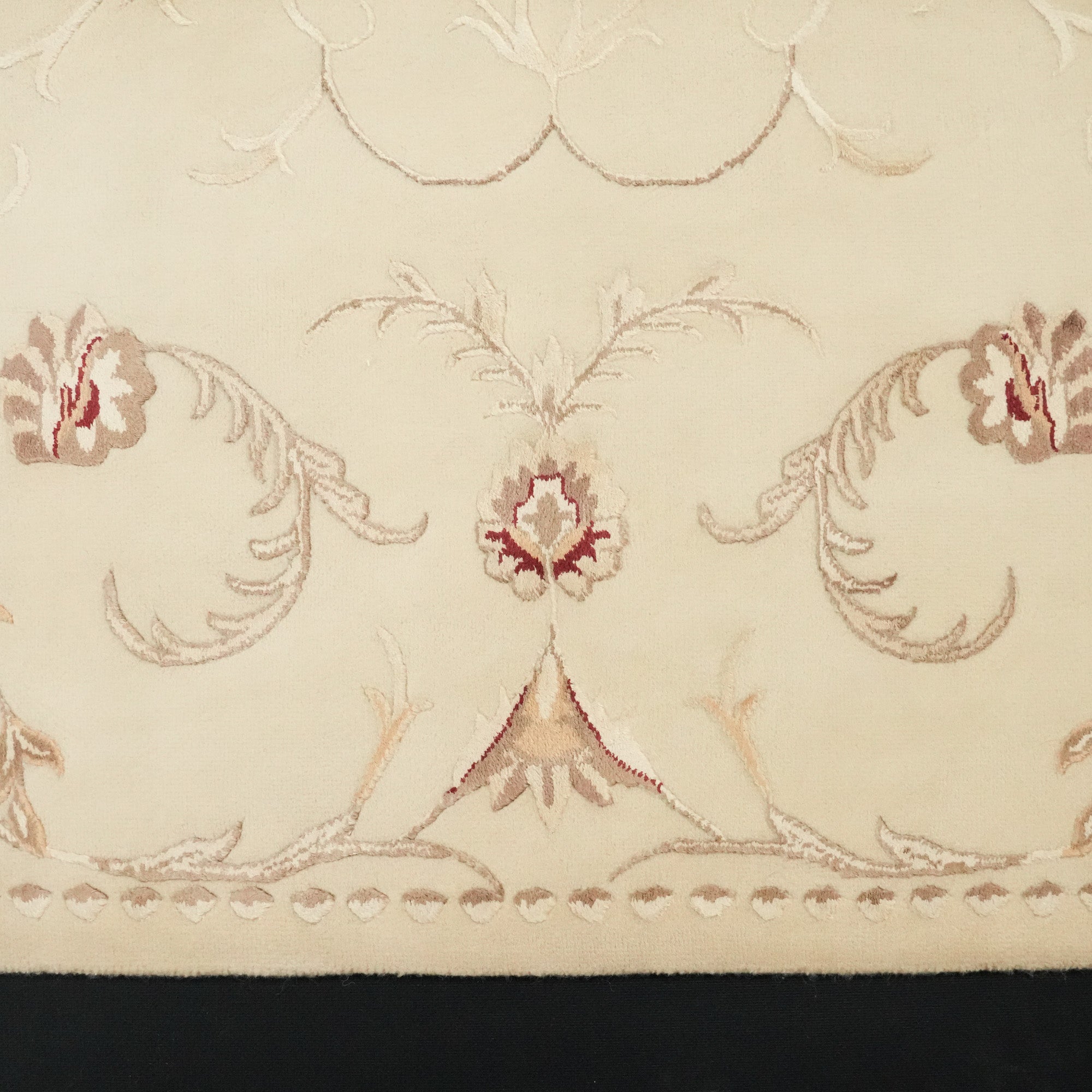 Hand Woven Cream Flower Patterned Classic Wool Carpet