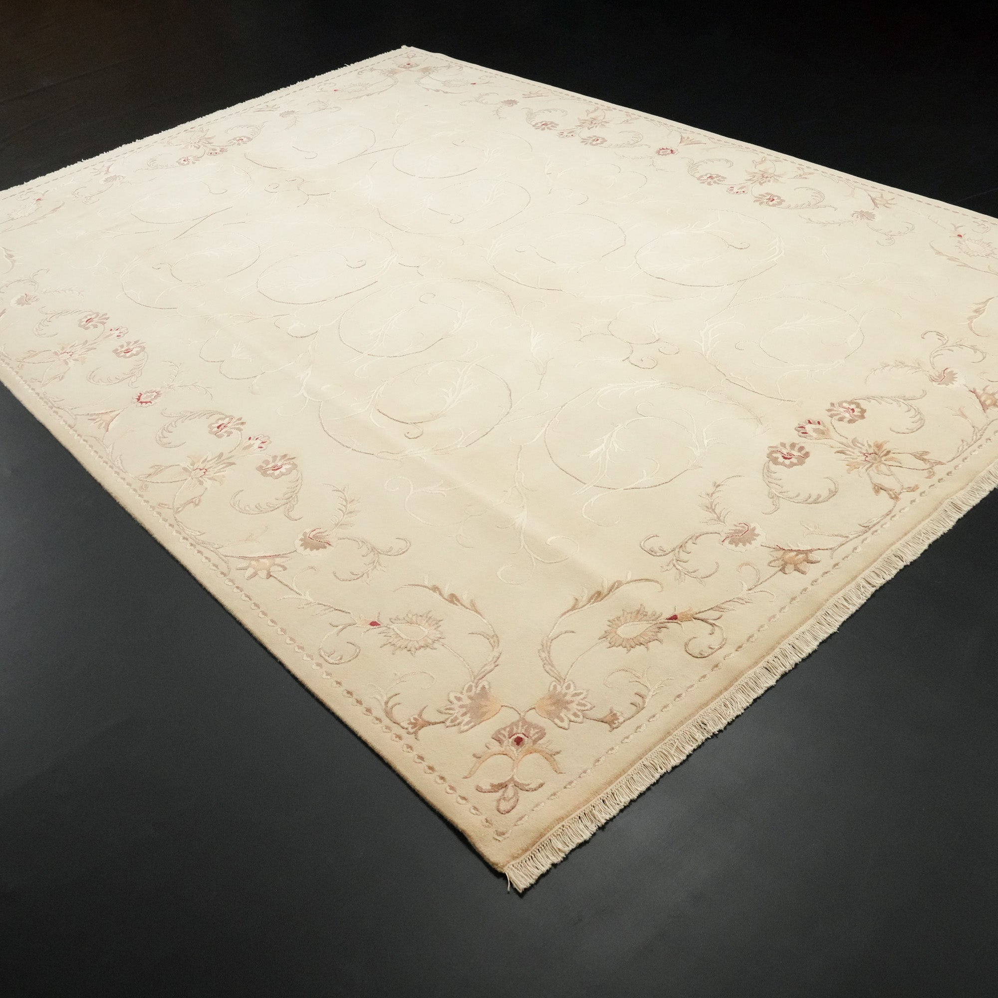 Hand Woven Cream Flower Patterned Classic Wool Carpet