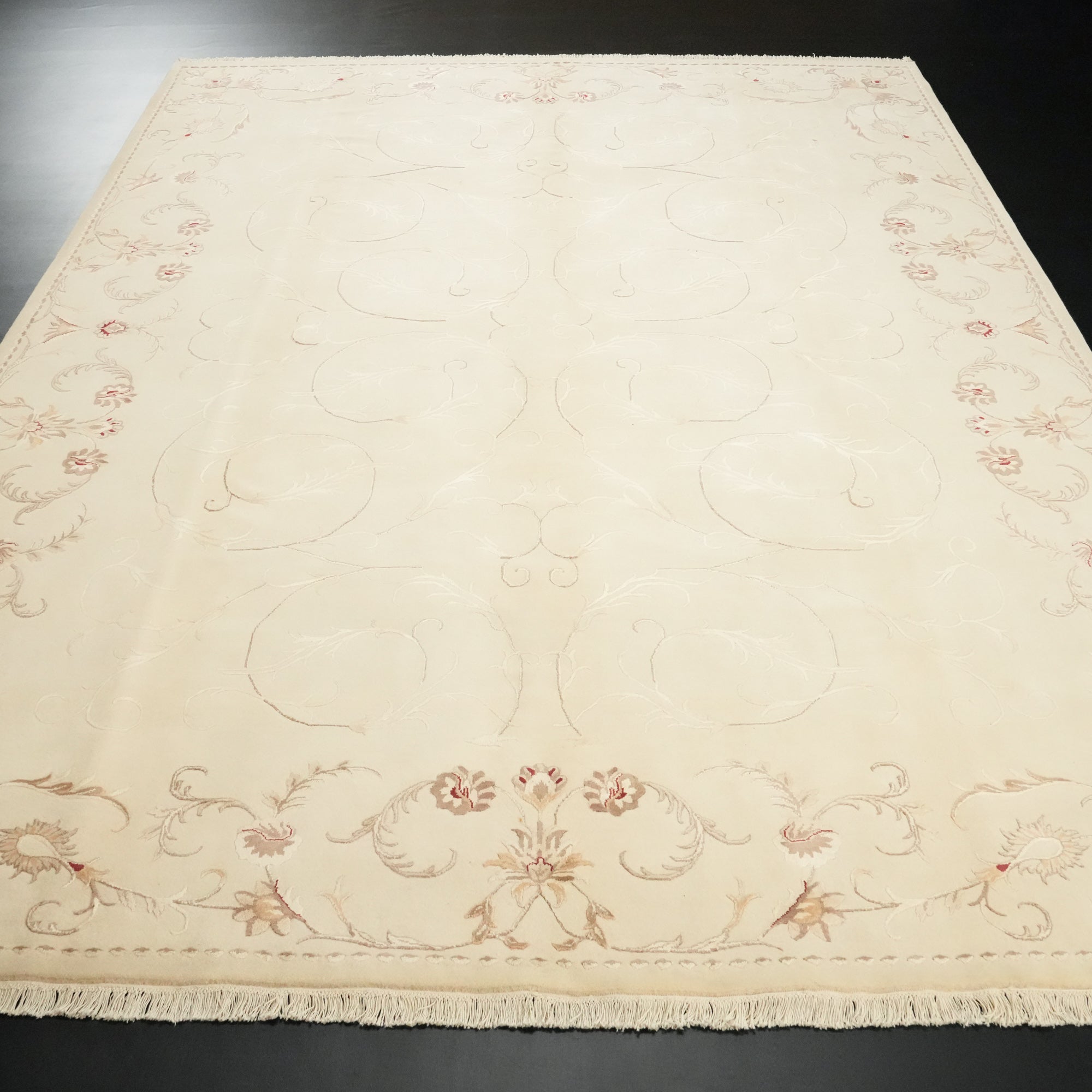 Hand Woven Cream Flower Patterned Classic Wool Carpet