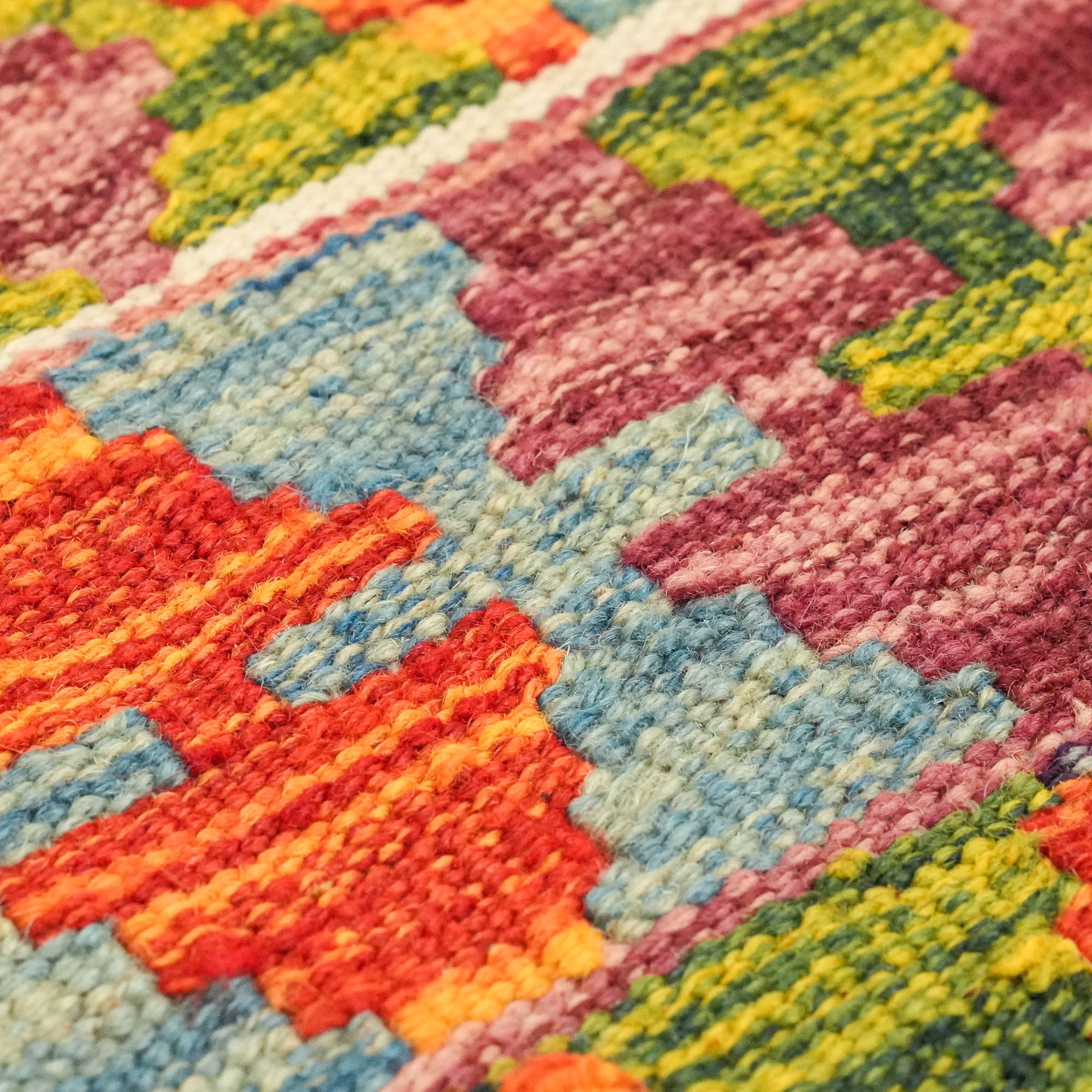 El Dokuma Otantik Desenli Yün Rengarenk Kilim