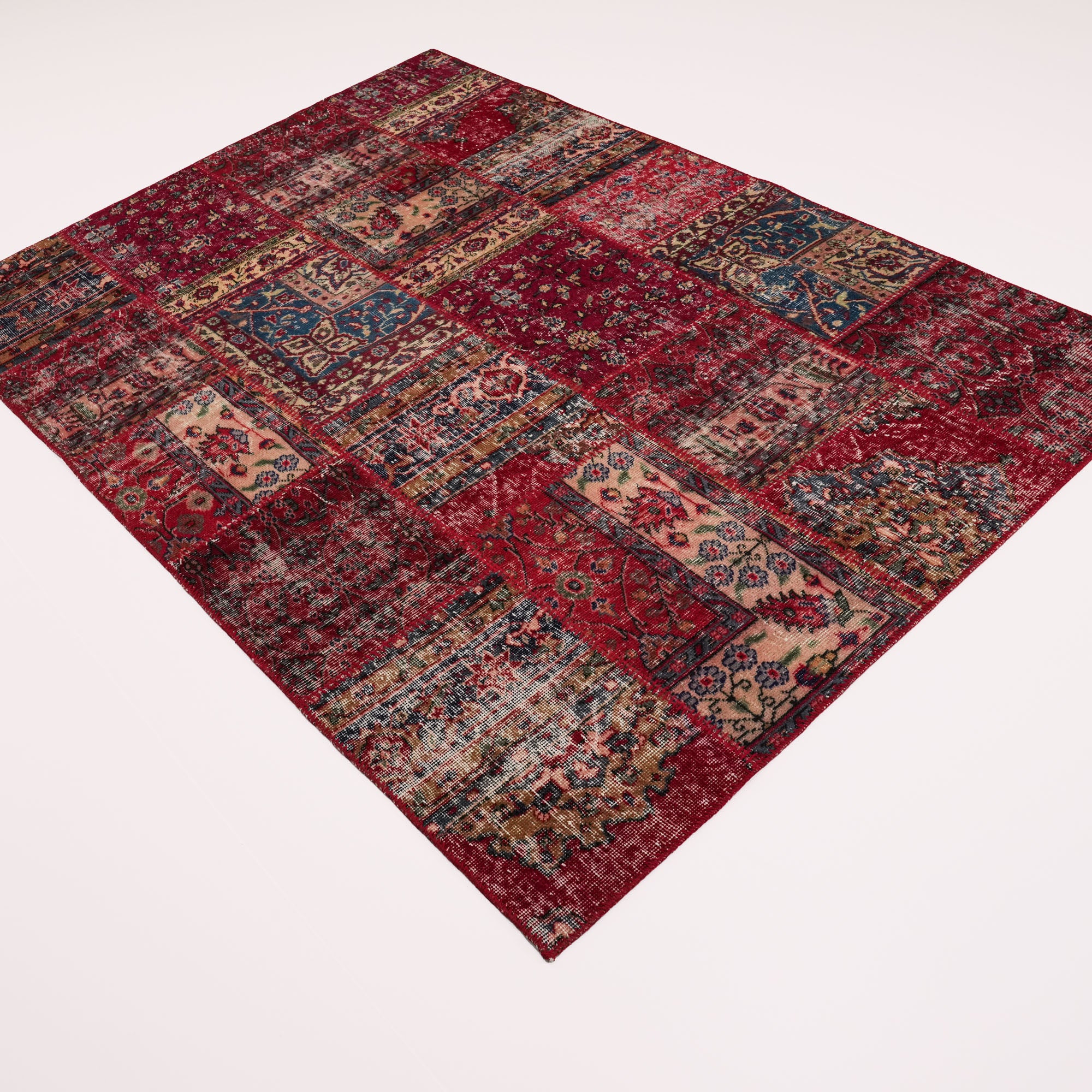 El Dokuma Patchwork Desenli Kırmızı Yün Etnik Halı