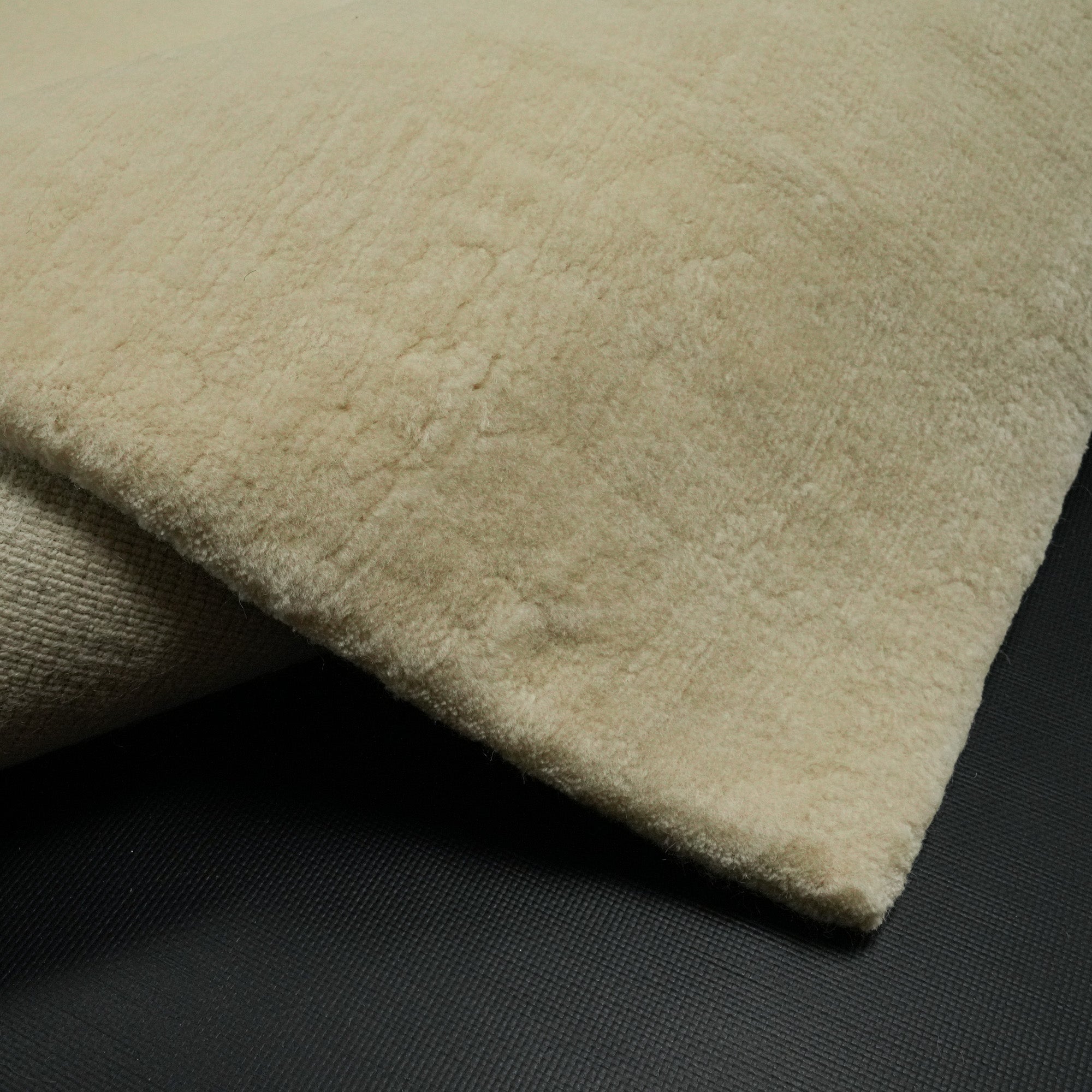 Hand Woven Plain Patterned White Carpet