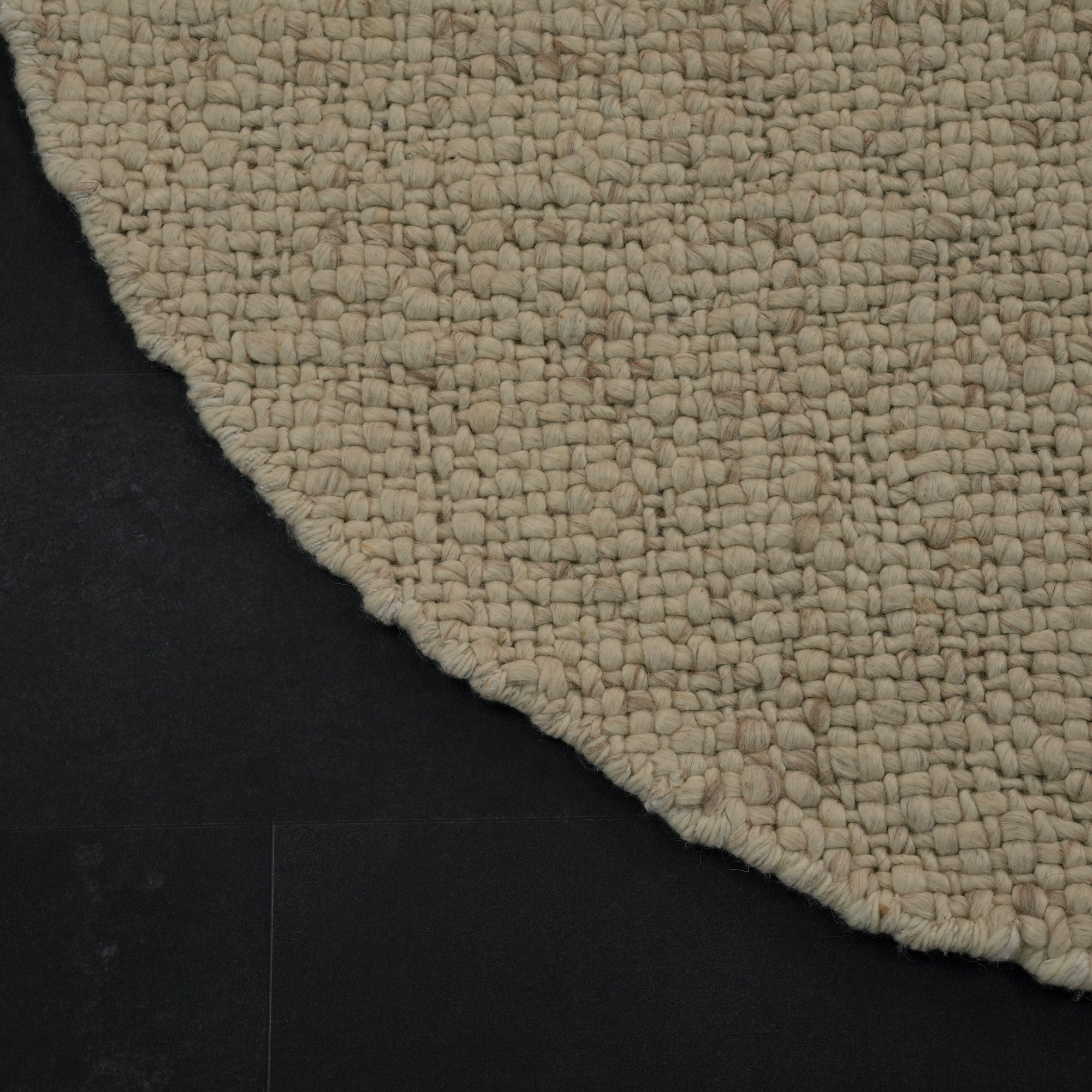 Handwoven Plain Pattern White Round Wool Rug