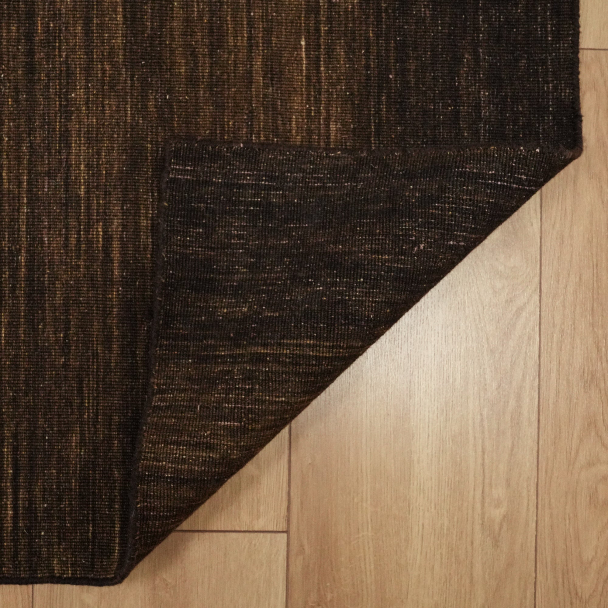 El Dokuma Sade Desenli Kahverengi Yün Kilim