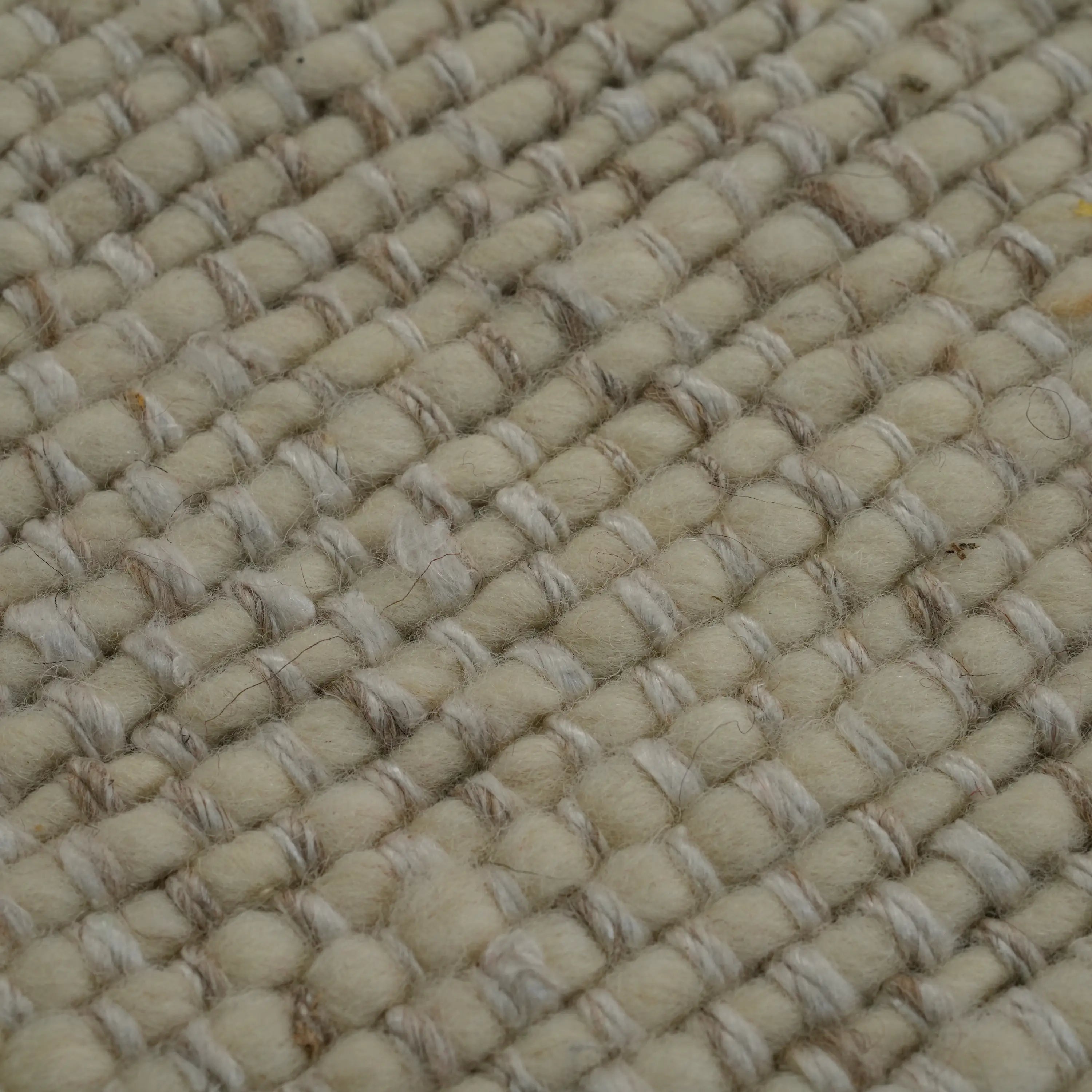 El Dokuma Sade Desenli Krem Yün Halı