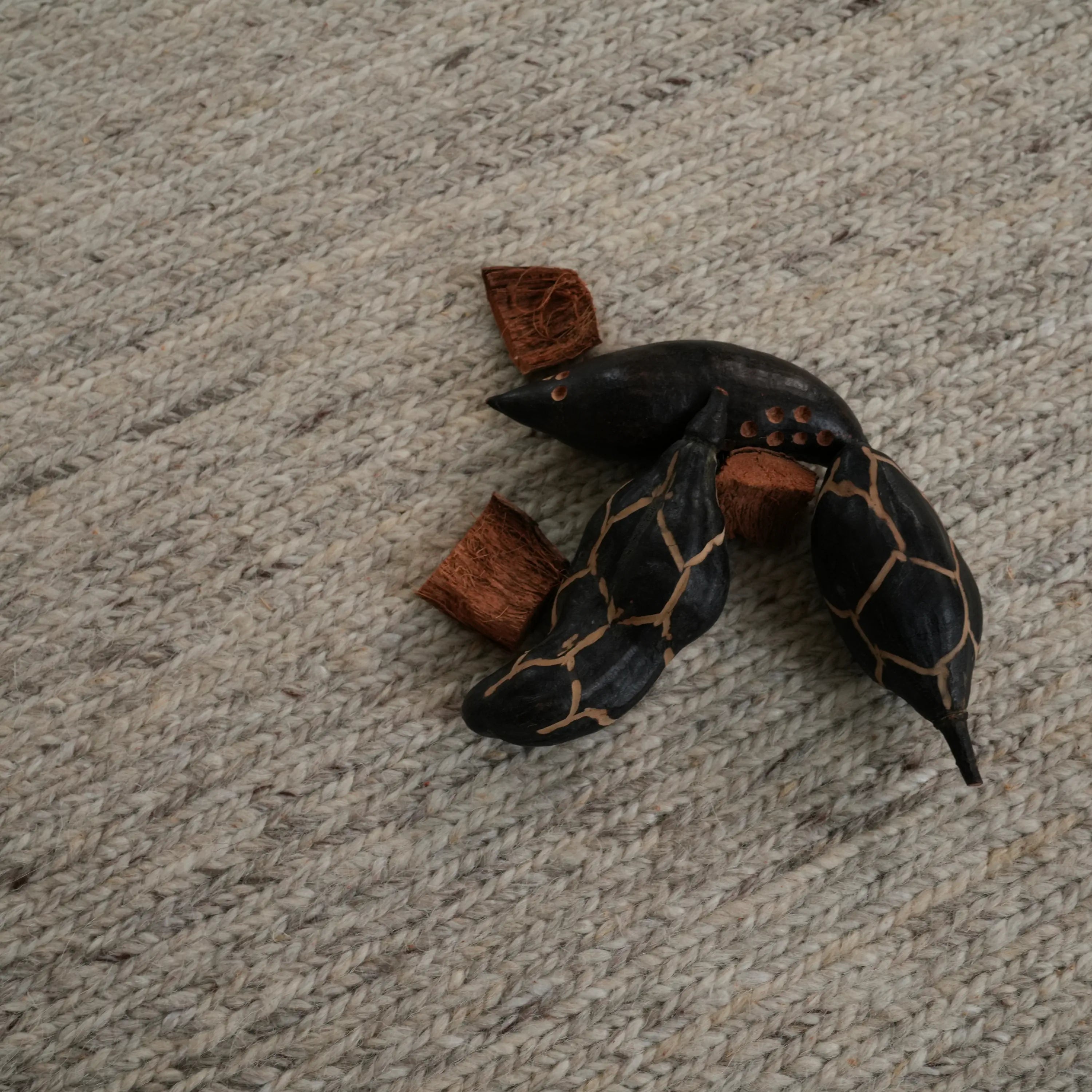 Handwoven Simple Pattern Wool Cream Rug