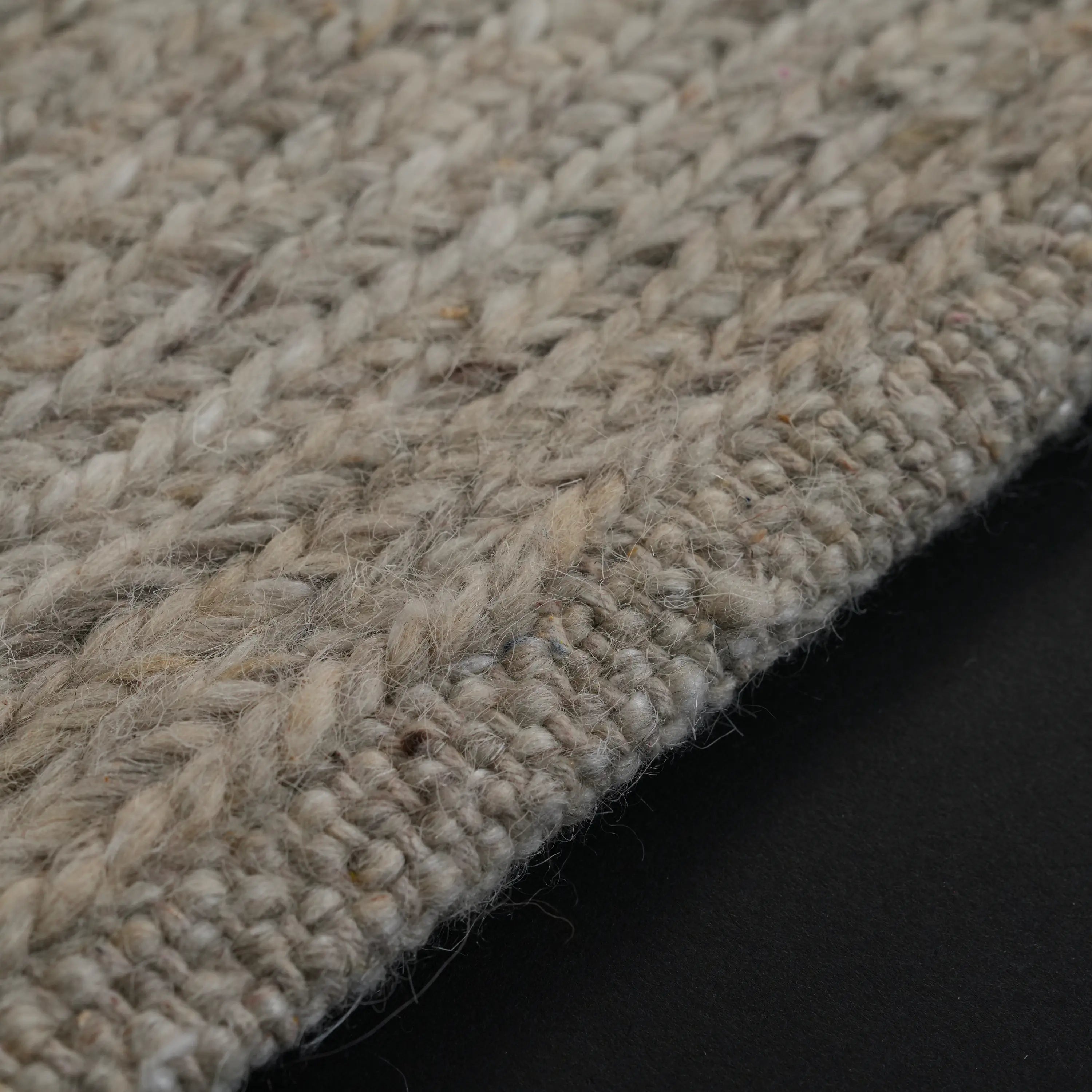 Handwoven Simple Pattern Wool Cream Rug
