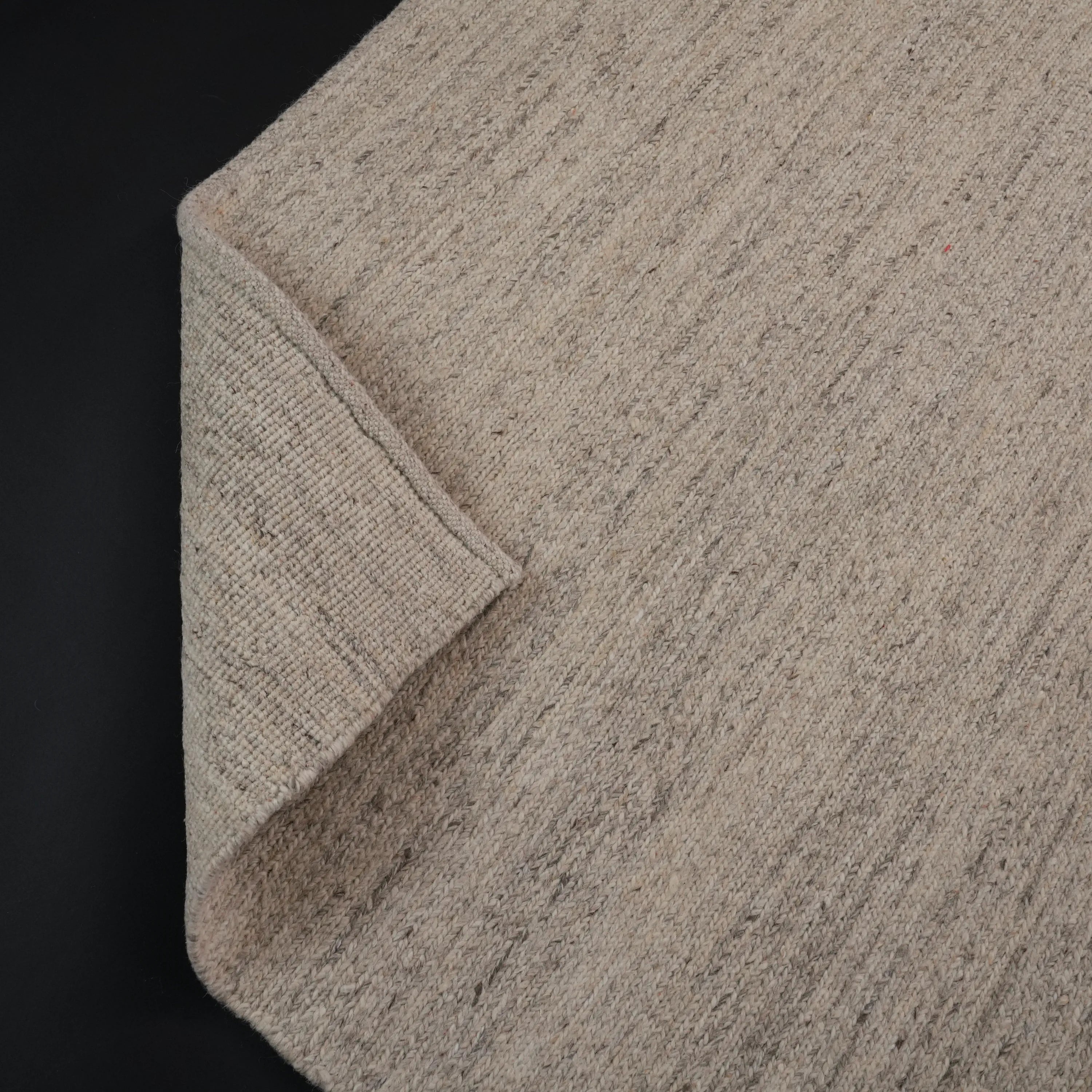 Handwoven Simple Pattern Wool Cream Rug