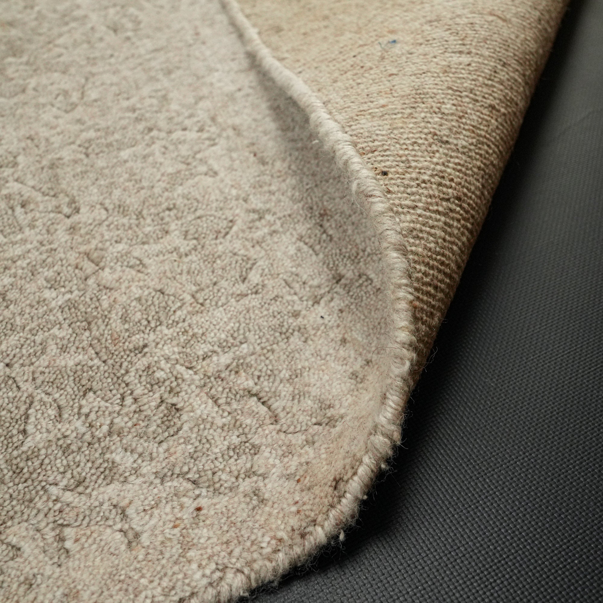 Tezgah Dokuma Soyut Desenli Bej Halı