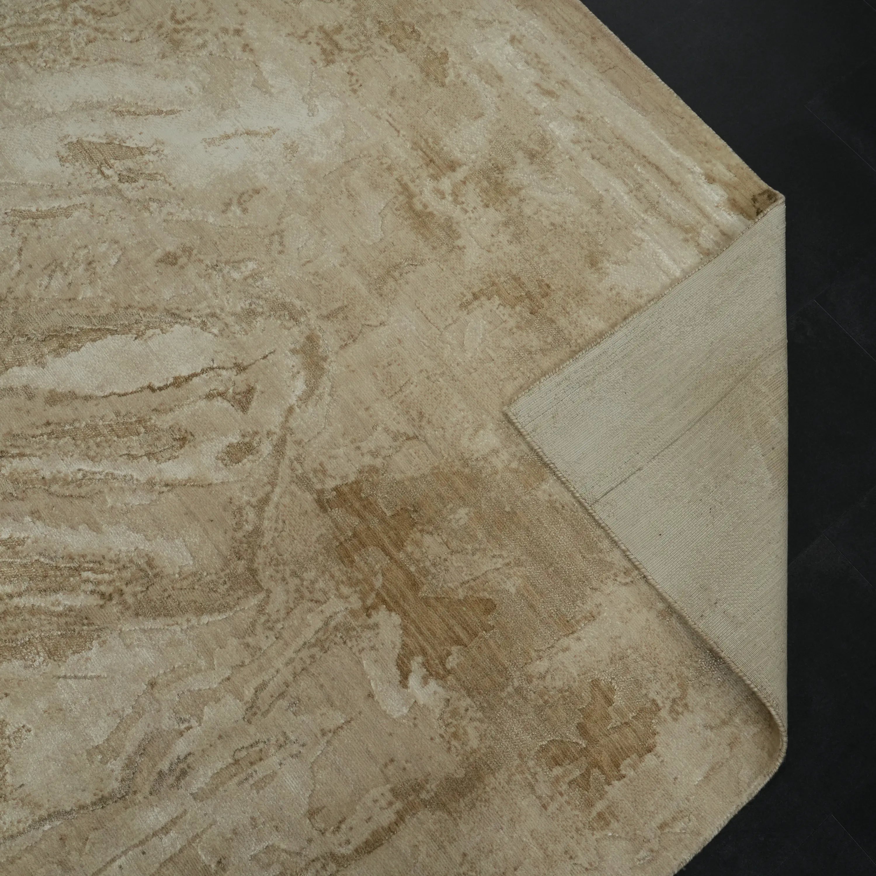 Soyut Desenli Bej Yün Tezgah Dokuma Halı