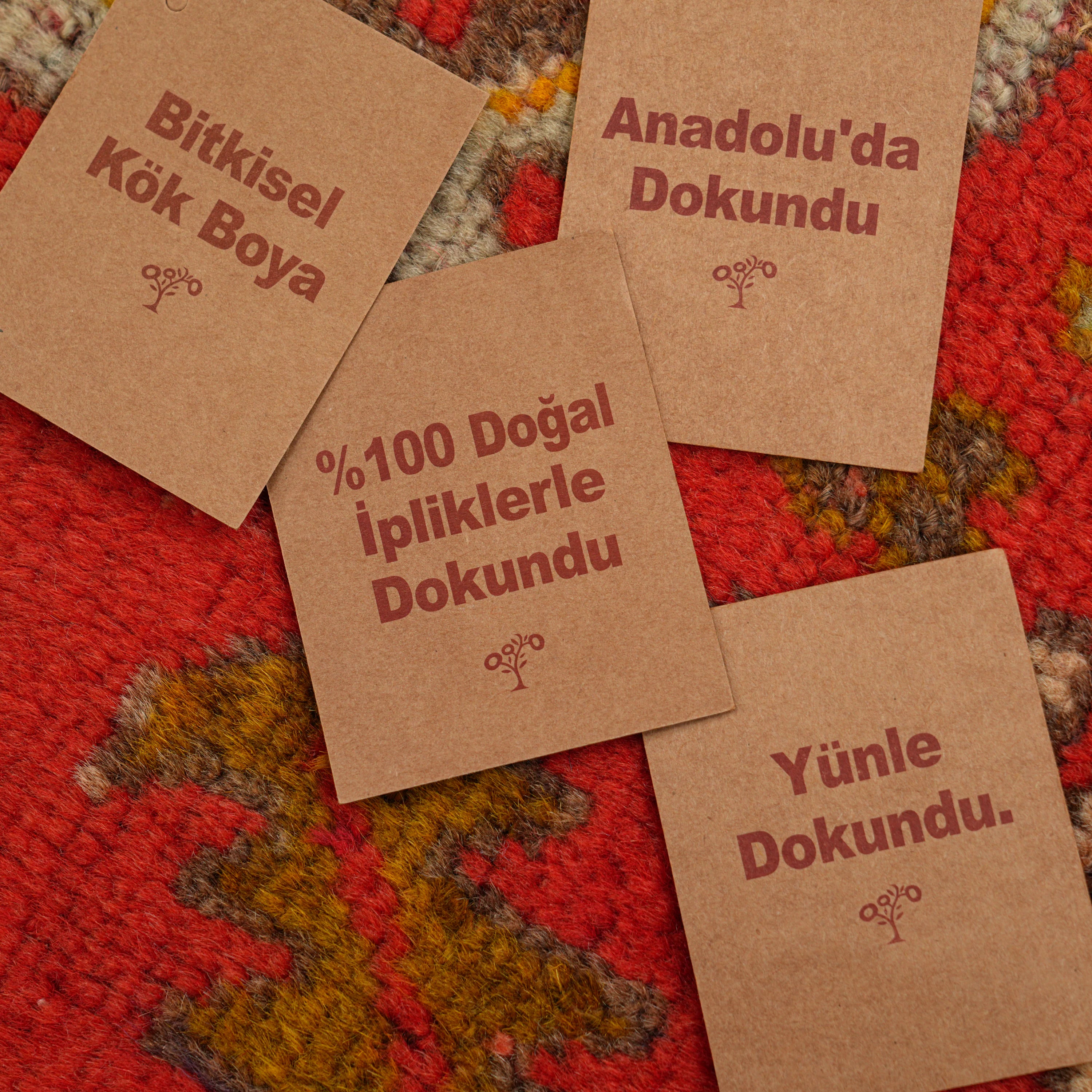 El Dokuma Uşak Desenli Kırmızı Kök Boyalı 130 Yaş Yün Halı