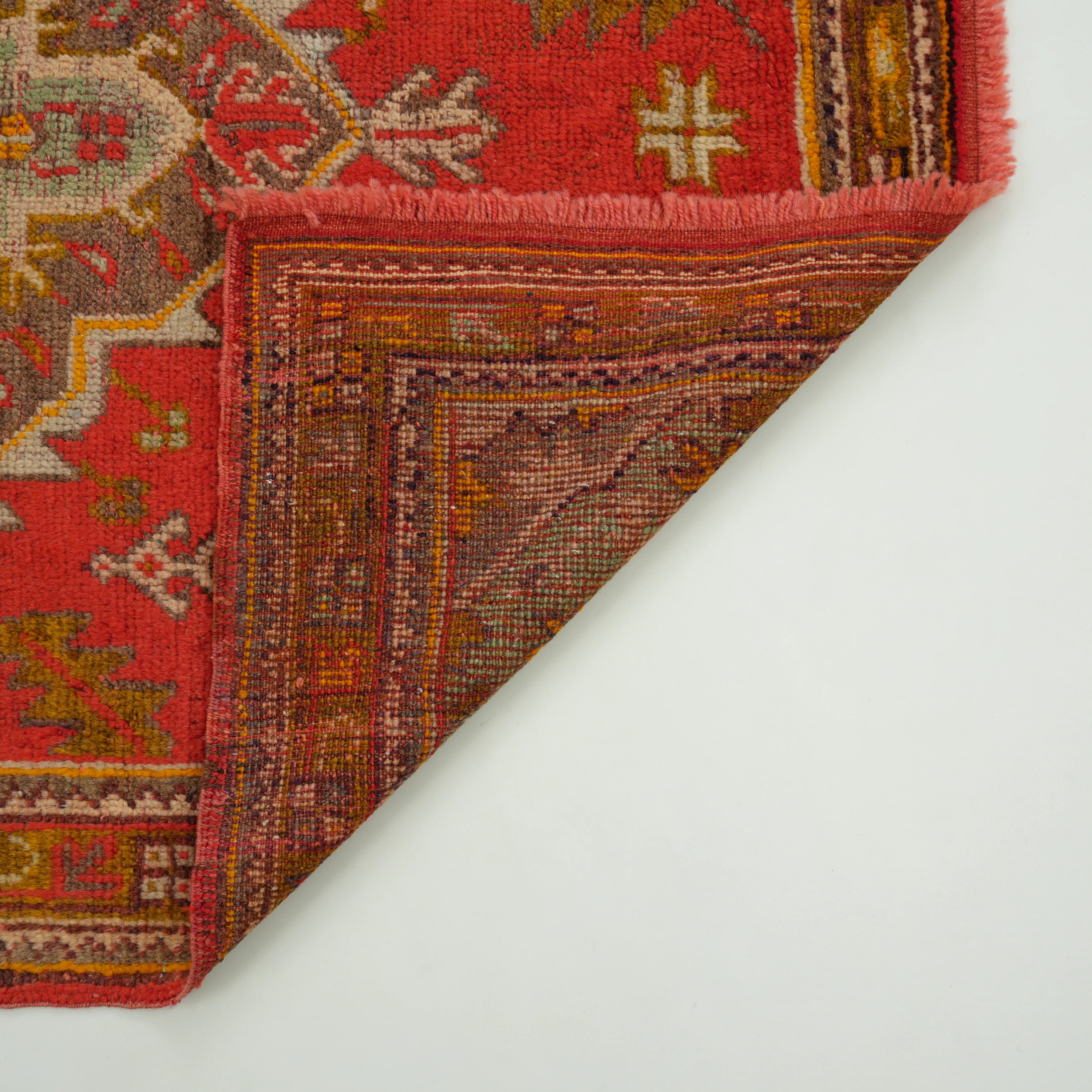 El Dokuma Uşak Desenli Kırmızı Kök Boyalı 130 Yaş Yün Halı