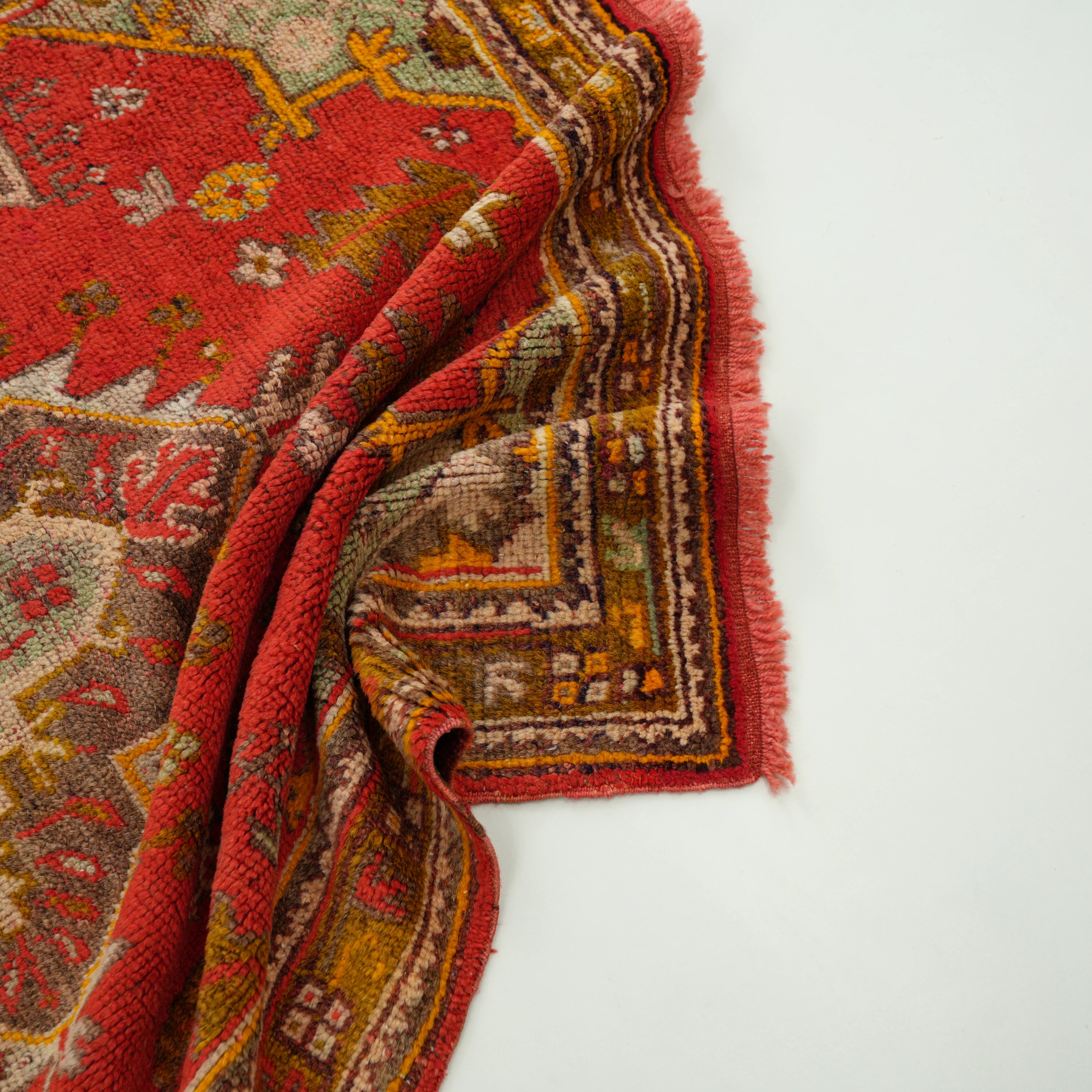 El Dokuma Uşak Desenli Kırmızı Kök Boyalı 130 Yaş Yün Halı