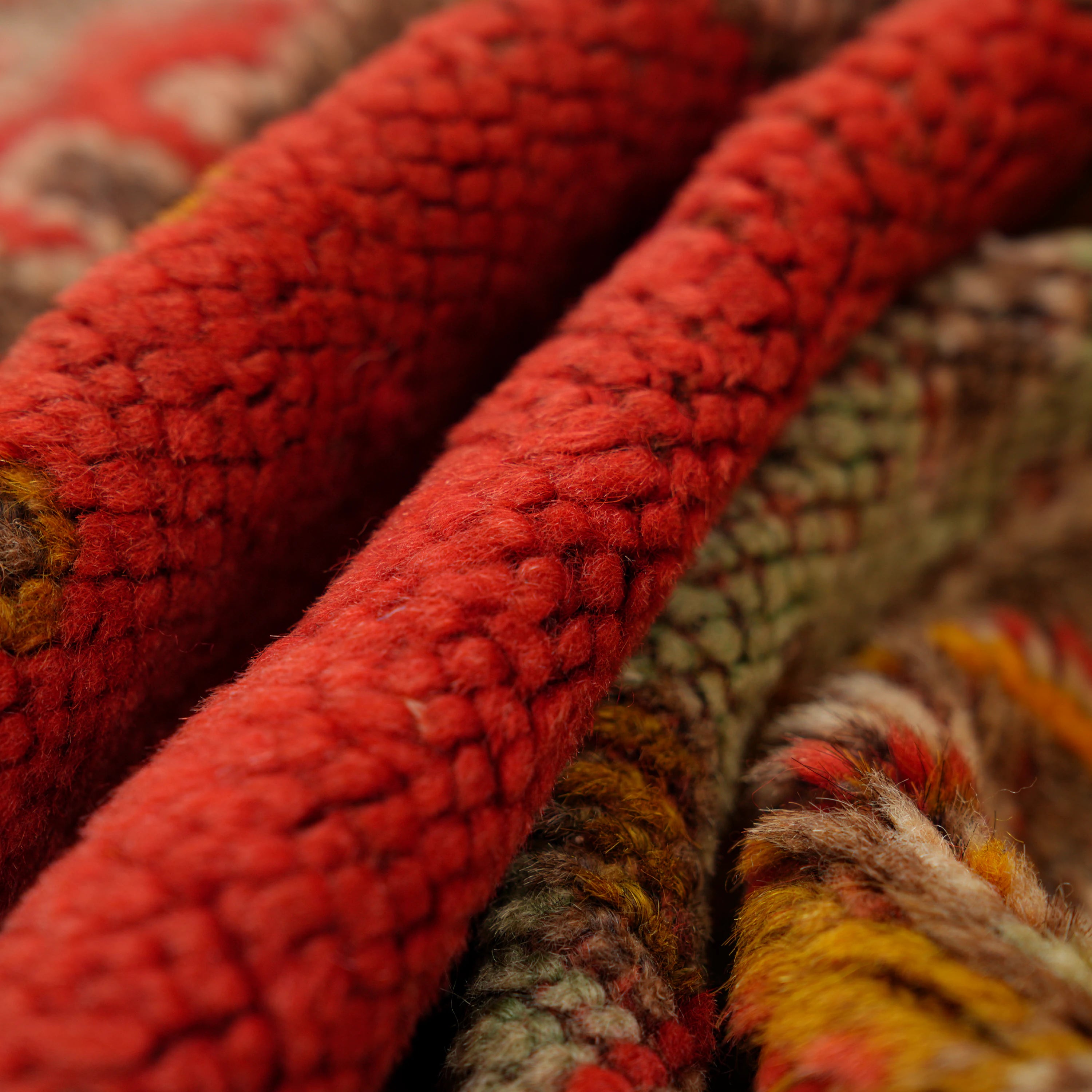 El Dokuma Uşak Desenli Kırmızı Kök Boyalı 130 Yaş Yün Halı