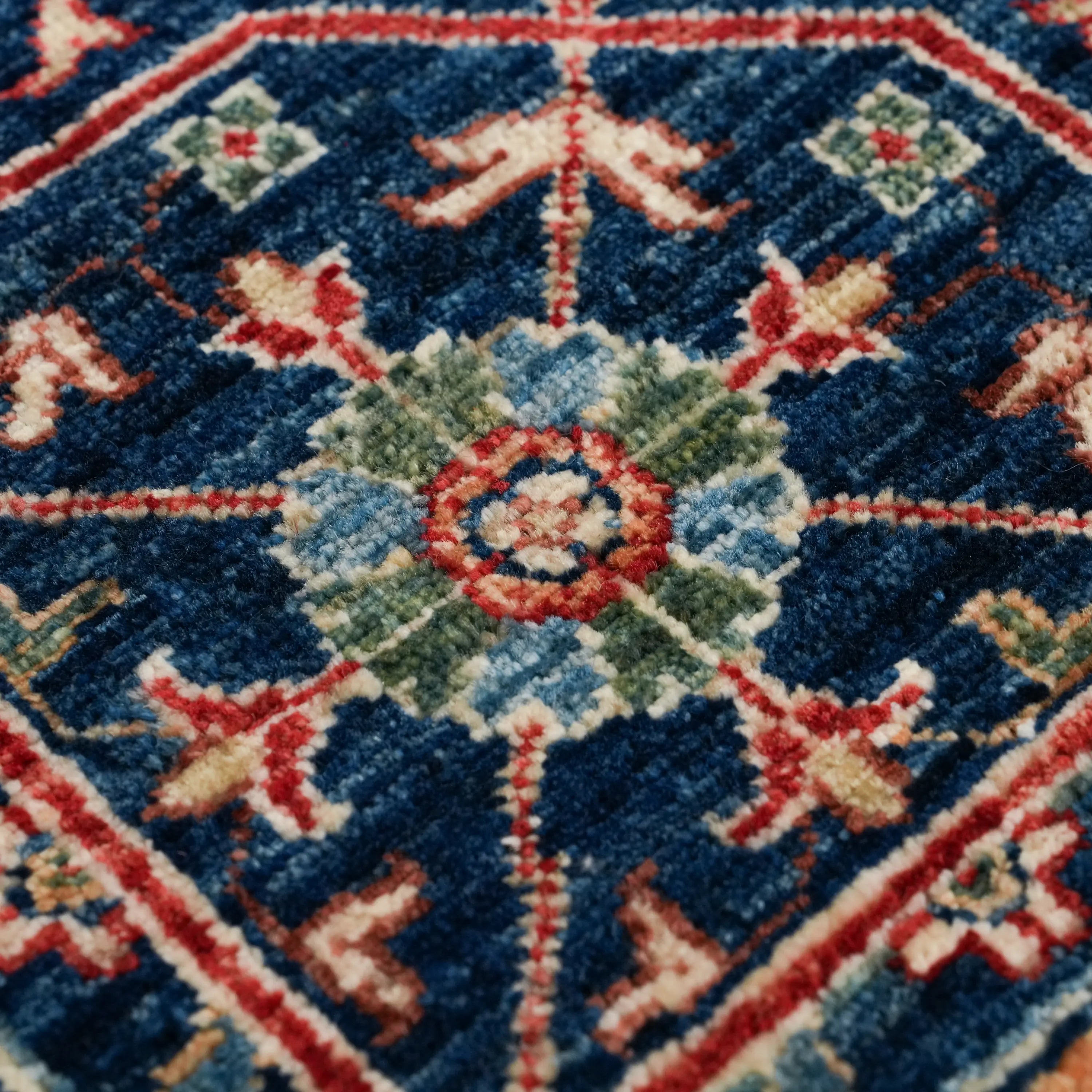 El Dokuma Uşak Desenli Kırmızı Yün Halı