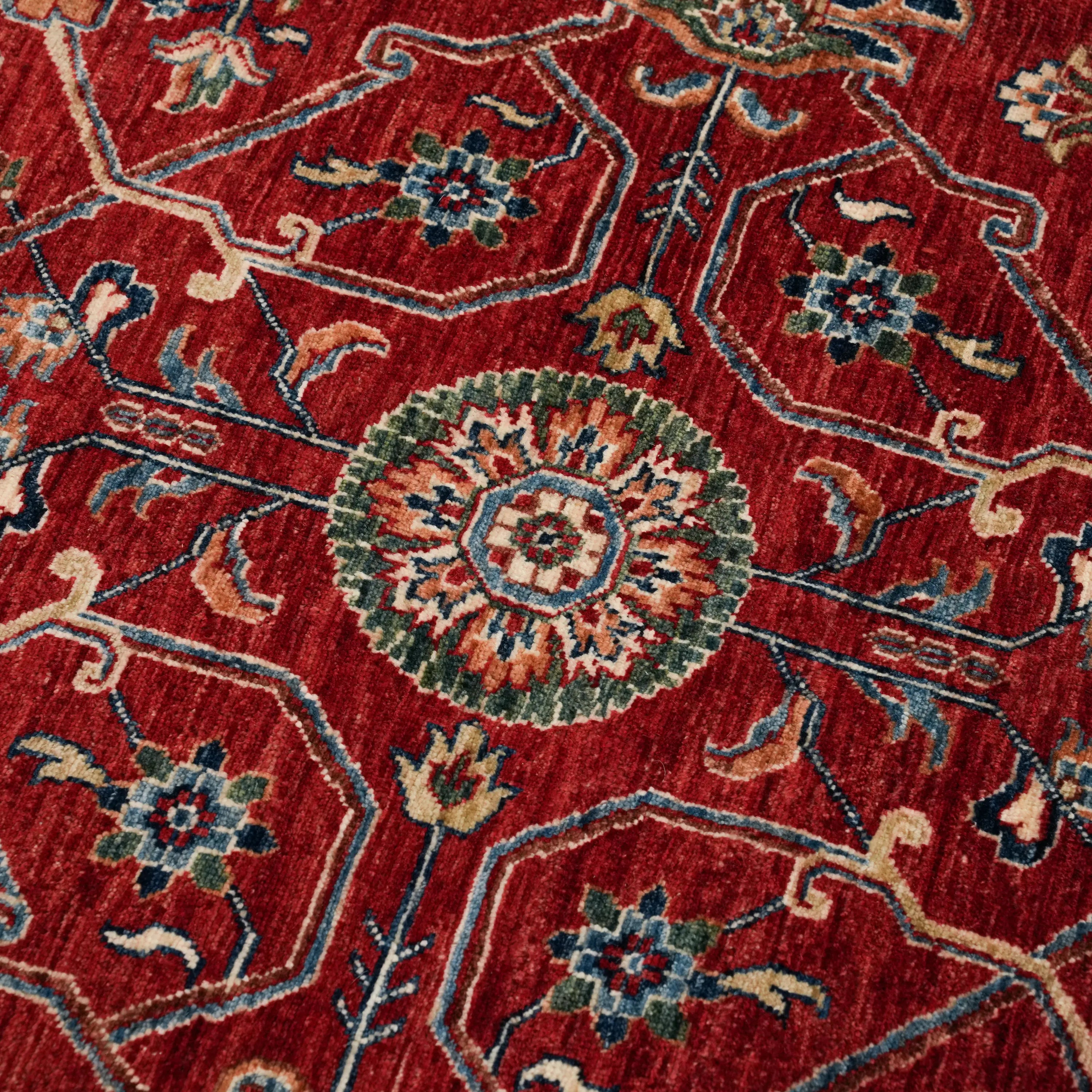 El Dokuma Uşak Desenli Kırmızı Yün Halı