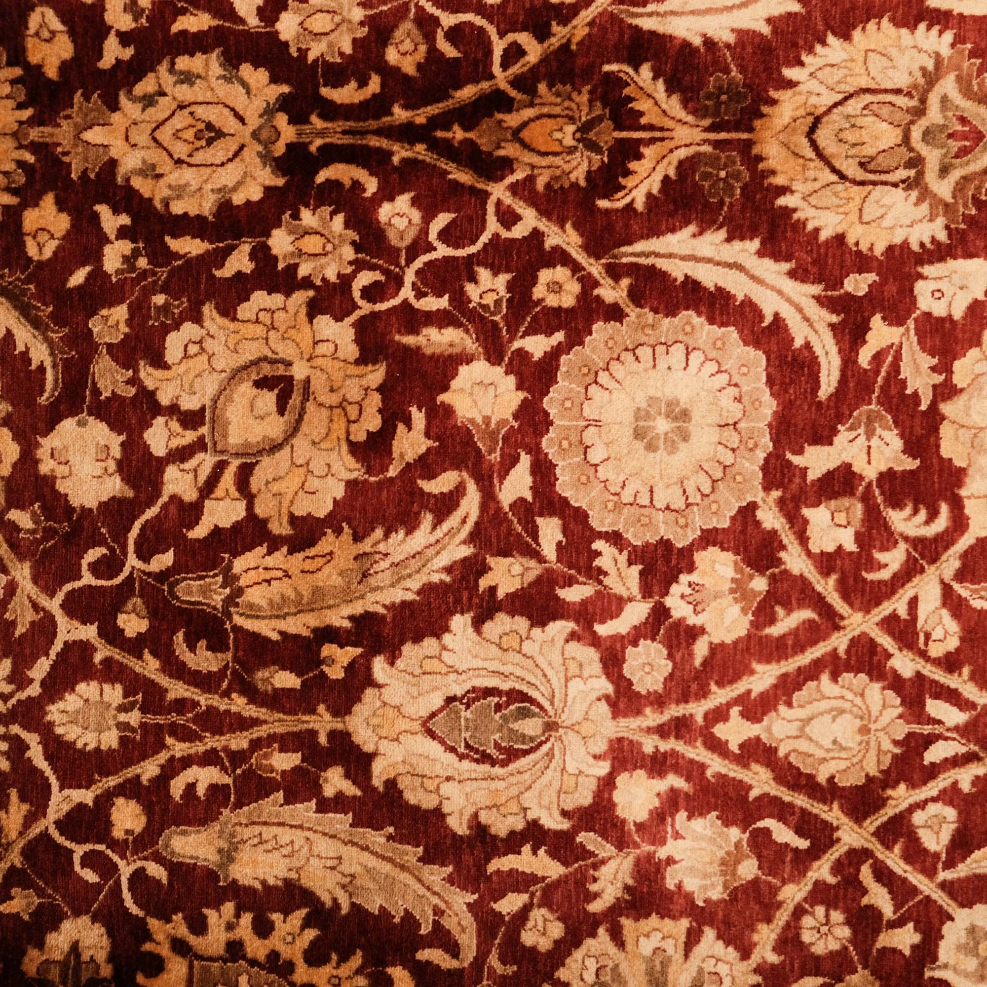 El Dokuma Uşak Desenli Klasik Bordo Halı