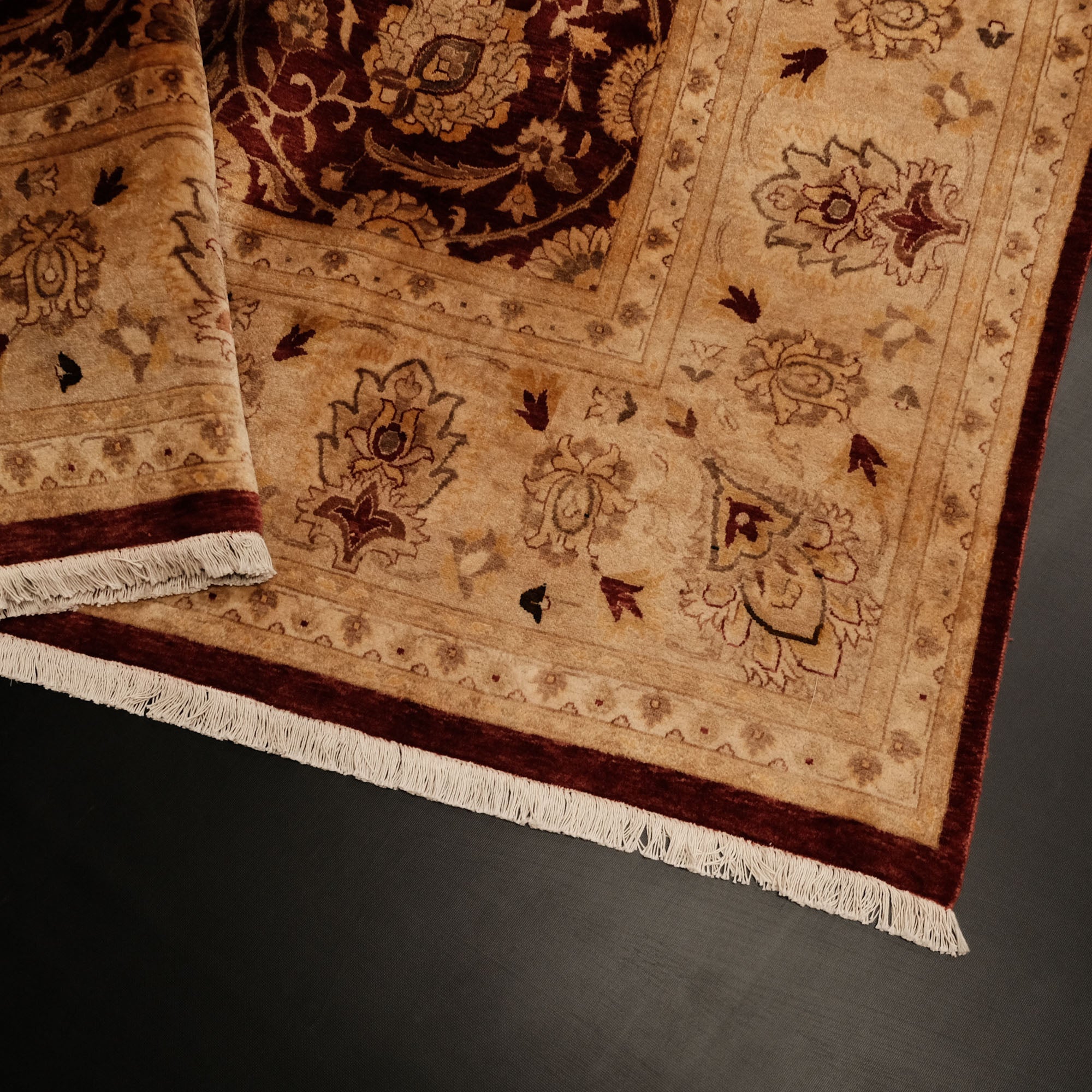 El Dokuma Uşak Desenli Klasik Bordo Halı