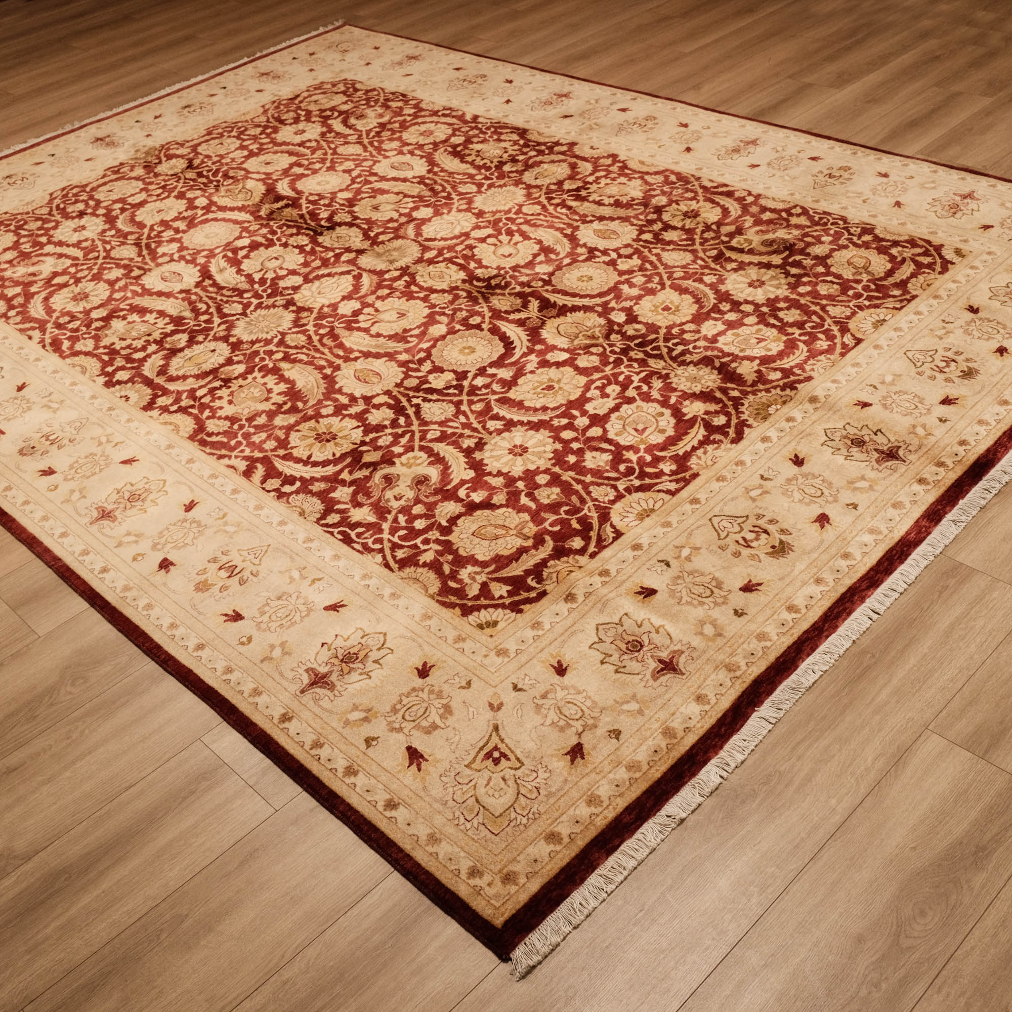 El Dokuma Uşak Desenli Klasik Bordo Halı