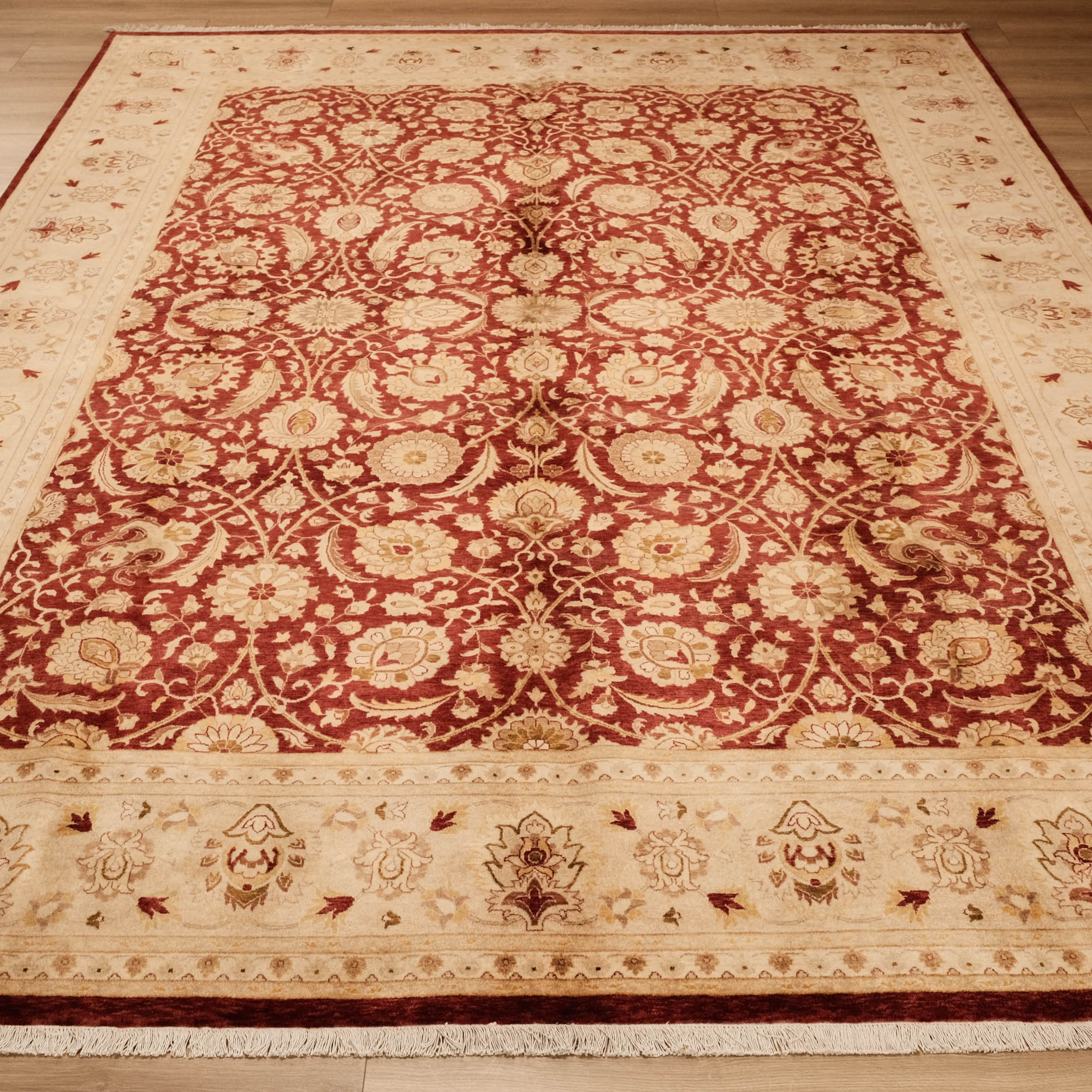 El Dokuma Uşak Desenli Klasik Bordo Halı