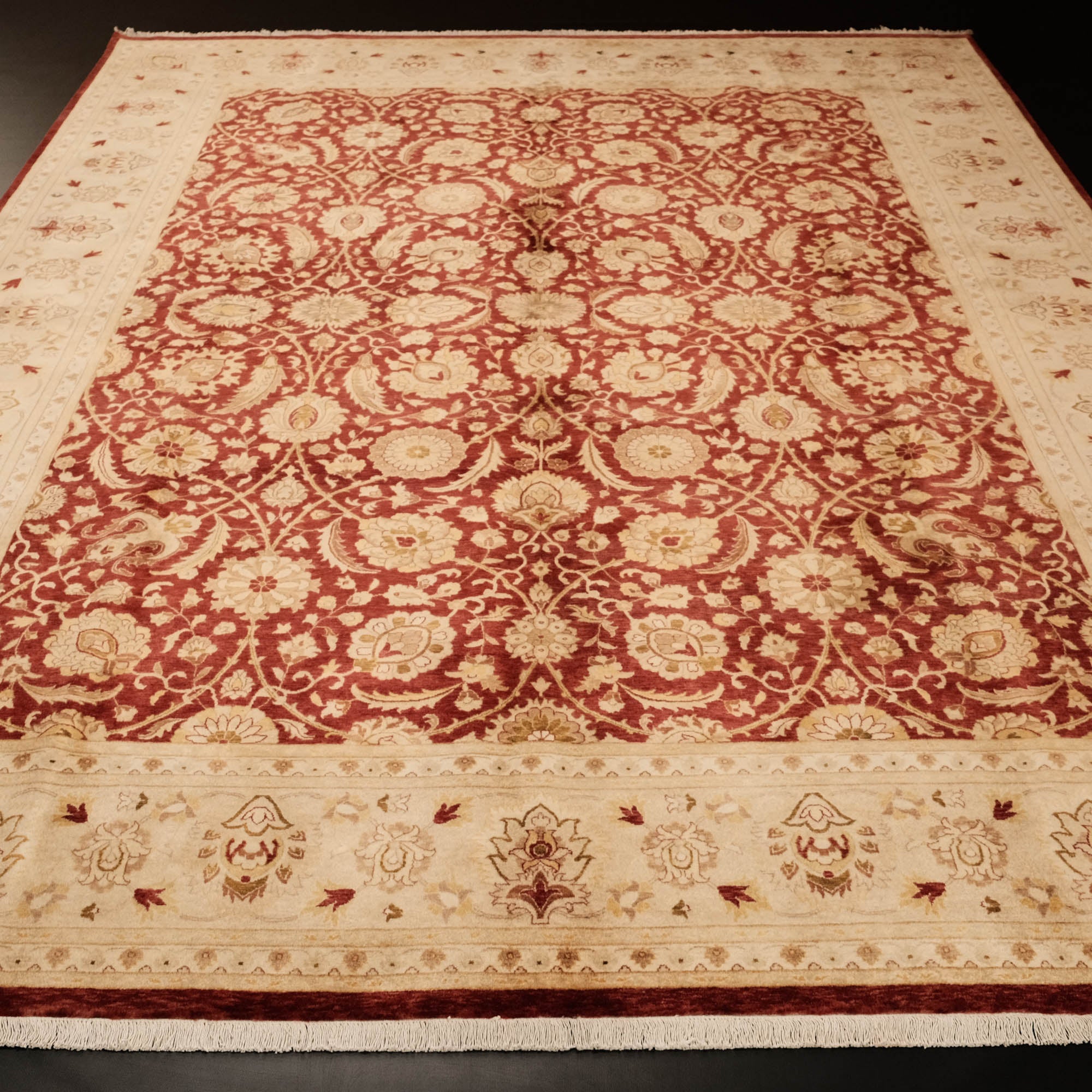 El Dokuma Uşak Desenli Klasik Bordo Halı