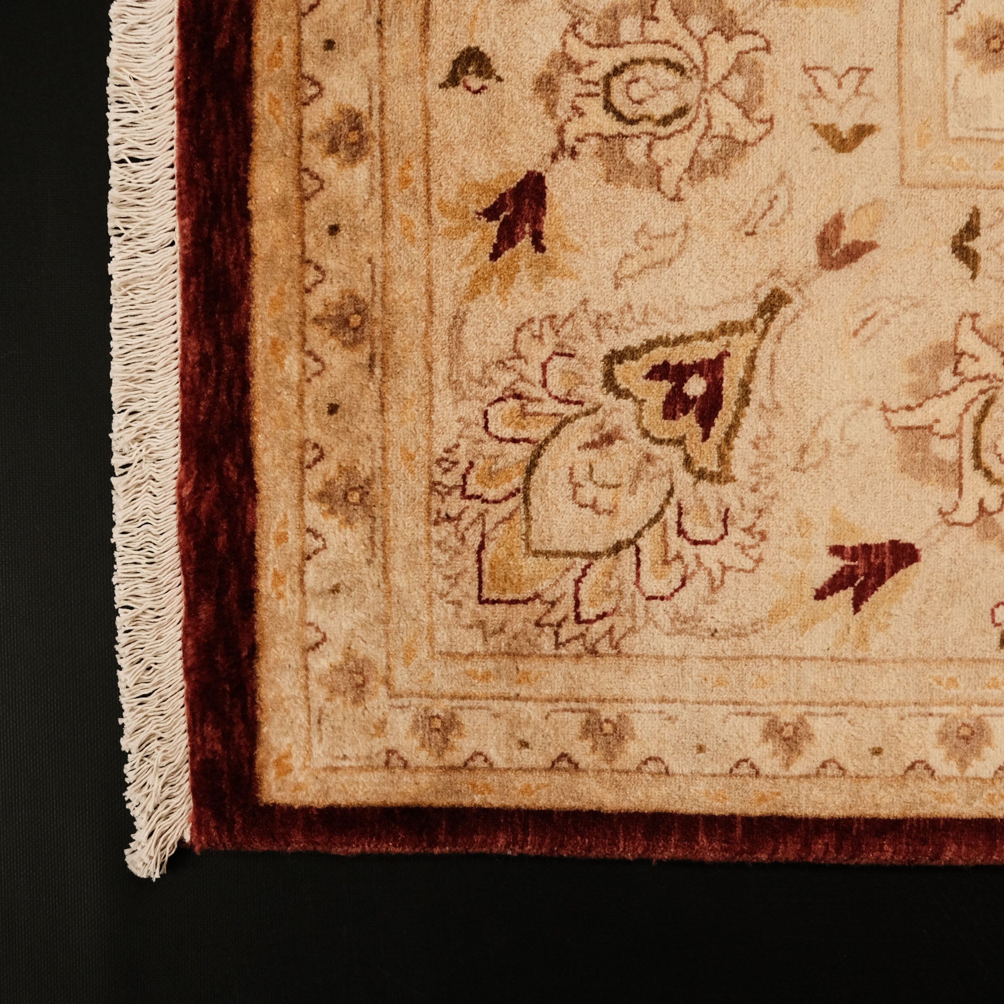 El Dokuma Uşak Desenli Klasik Bordo Halı