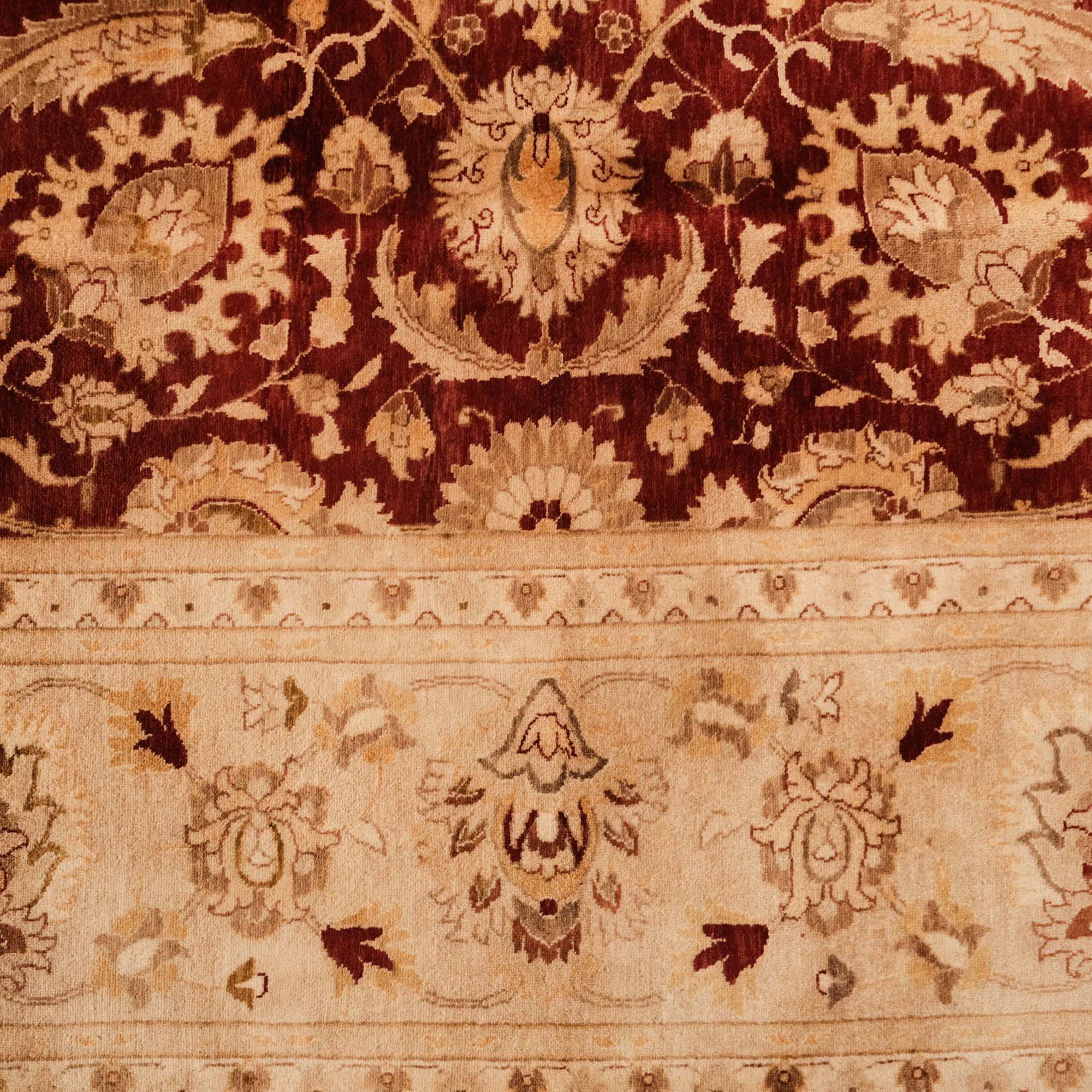 El Dokuma Uşak Desenli Klasik Bordo Halı