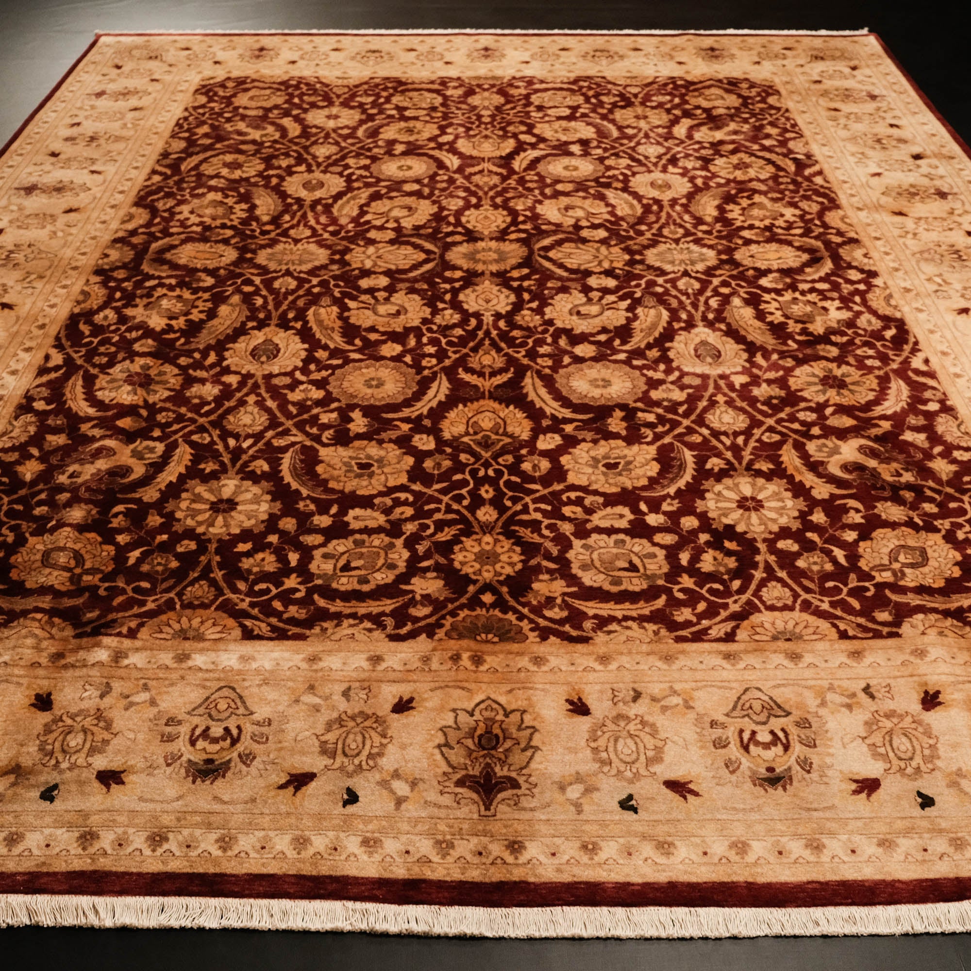 El Dokuma Uşak Desenli Klasik Bordo Halı