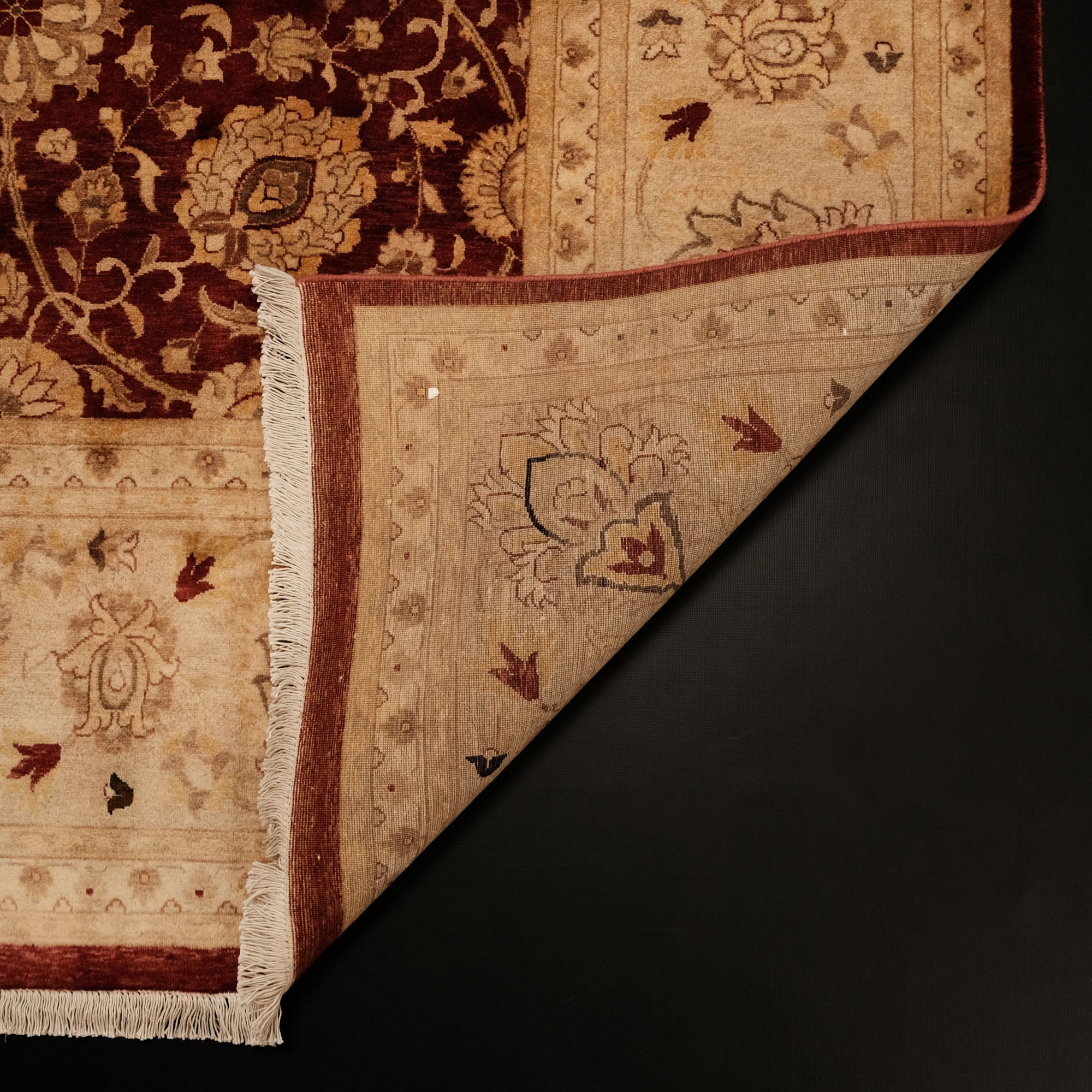 El Dokuma Uşak Desenli Klasik Bordo Halı