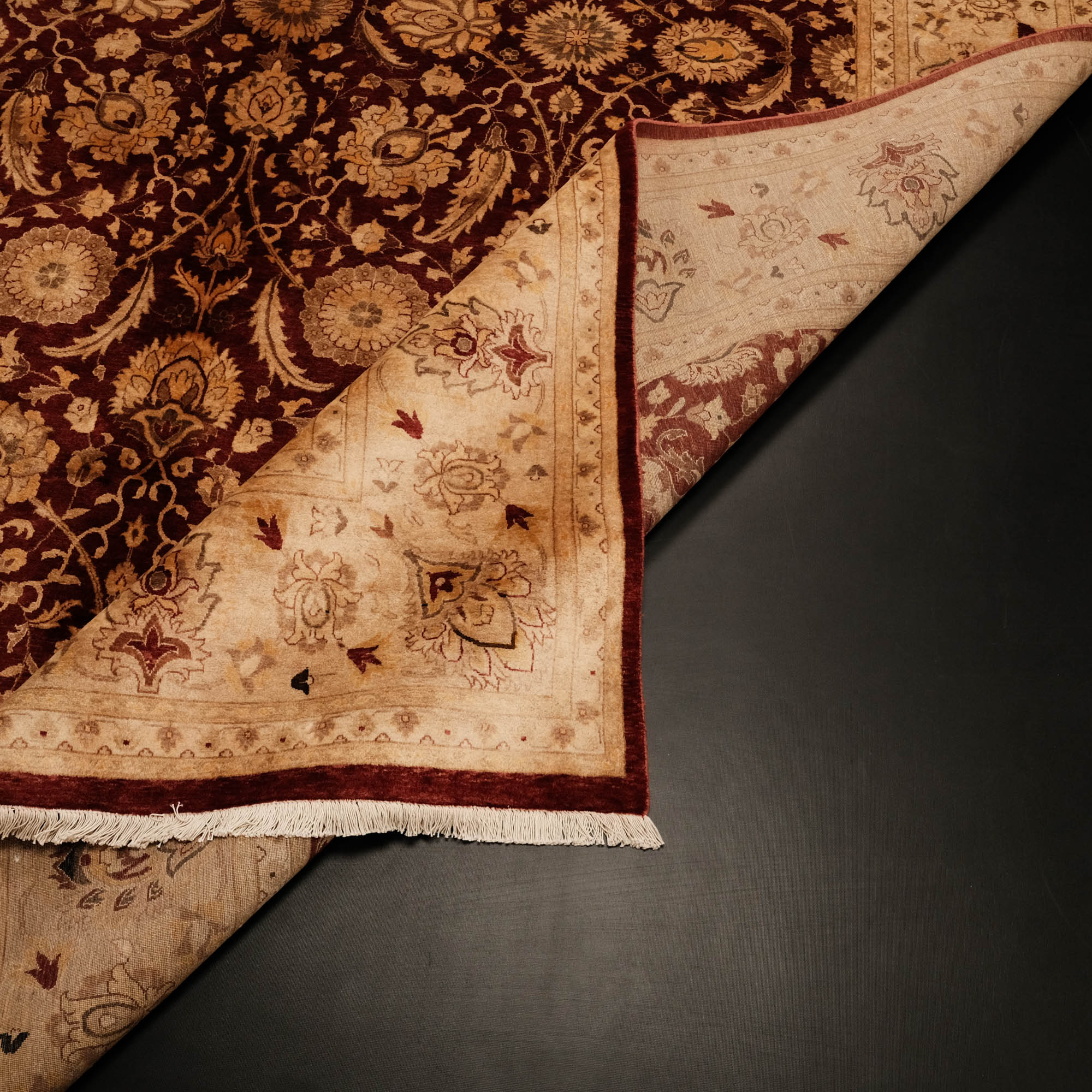 El Dokuma Uşak Desenli Klasik Bordo Halı