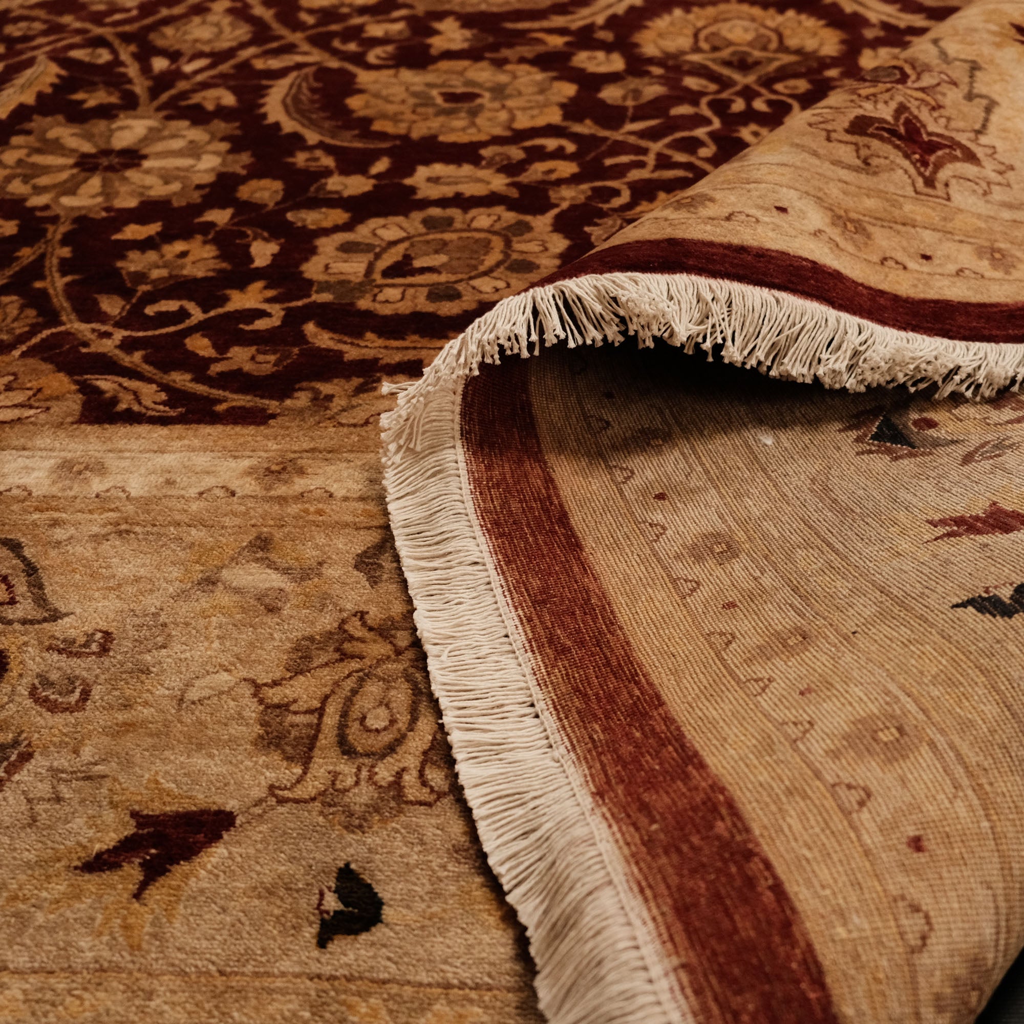 El Dokuma Uşak Desenli Klasik Bordo Halı