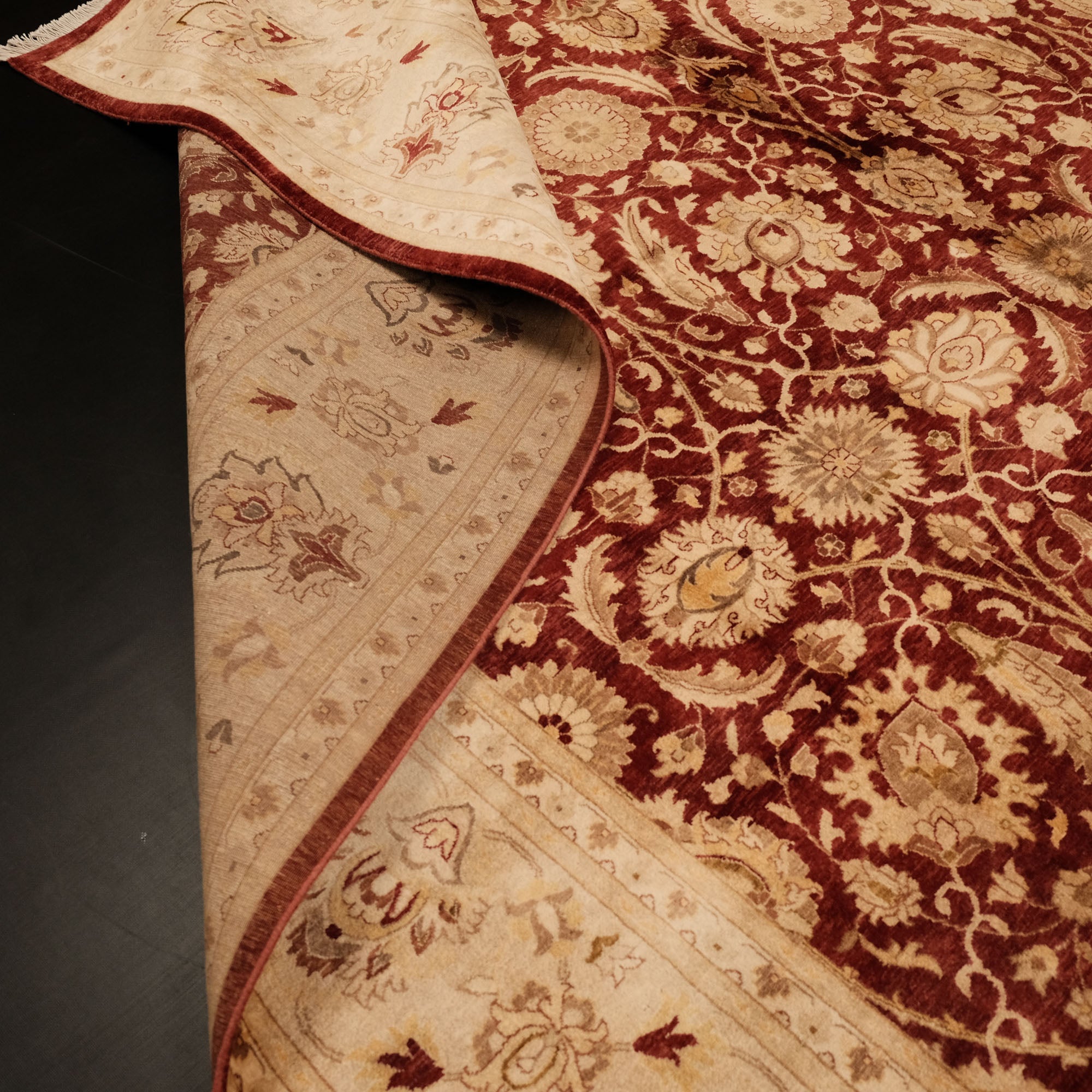 El Dokuma Uşak Desenli Klasik Bordo Halı