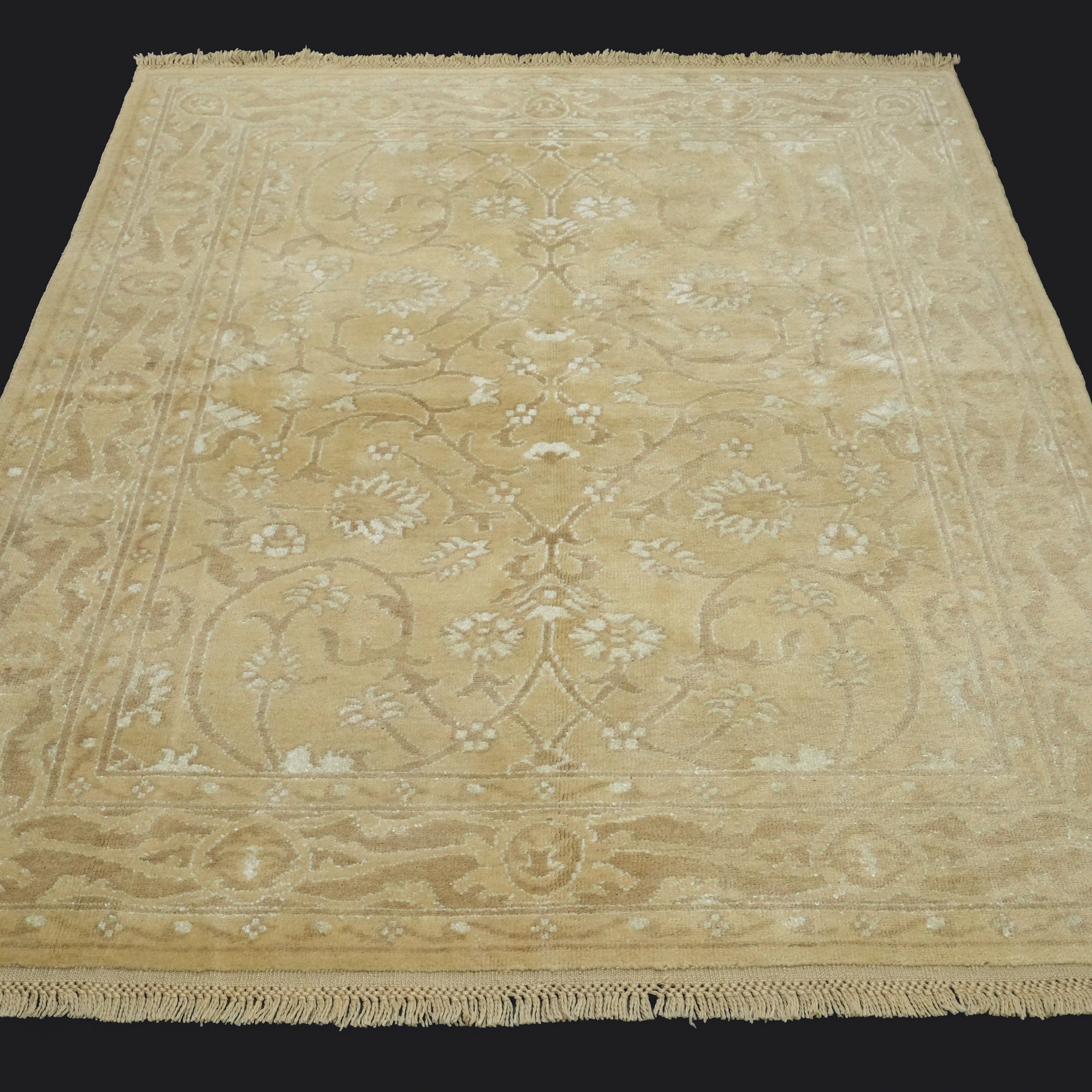 El Dokuma Uşak Desenli Krem Yün Halı