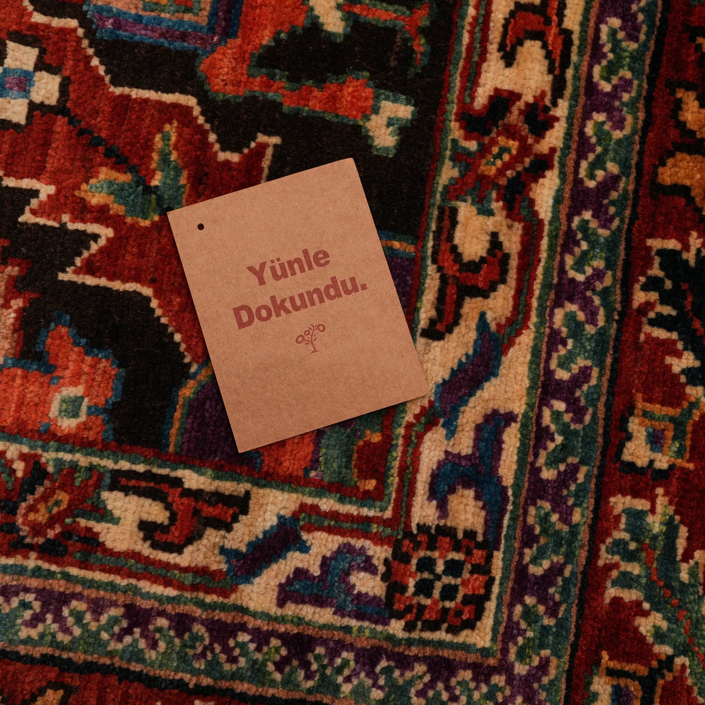 El Dokuma Uşak Desenli Yün Rengarenk Halı