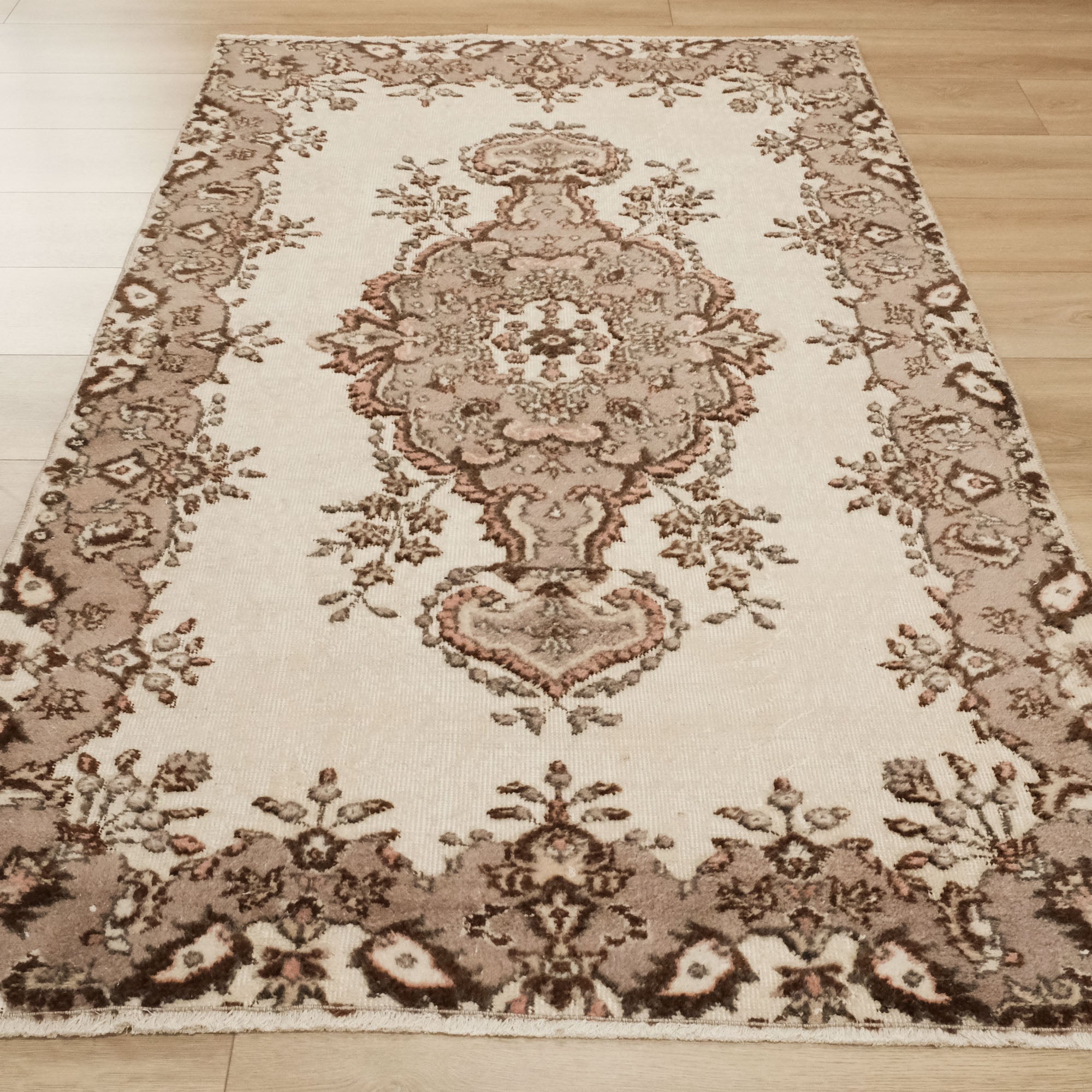 Vintage Design Hand Woven Carpet