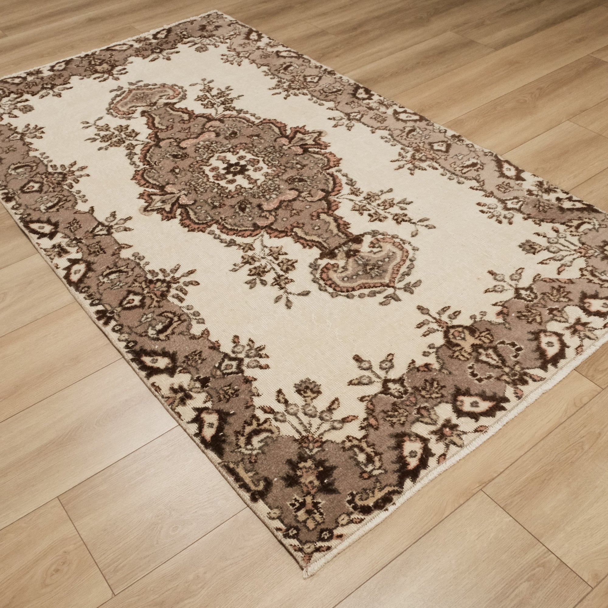 Vintage Design Hand Woven Carpet
