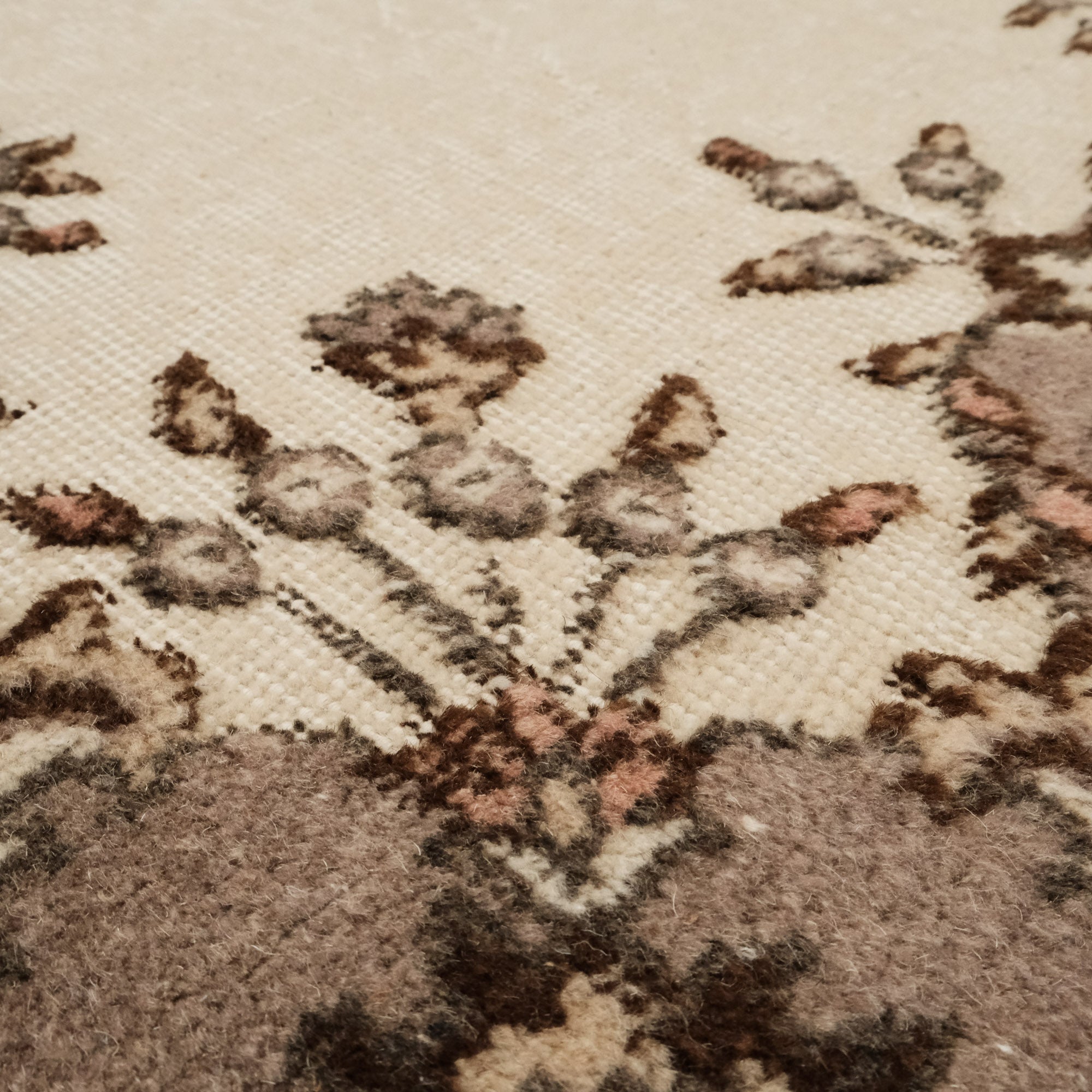 Vintage Design Hand Woven Carpet