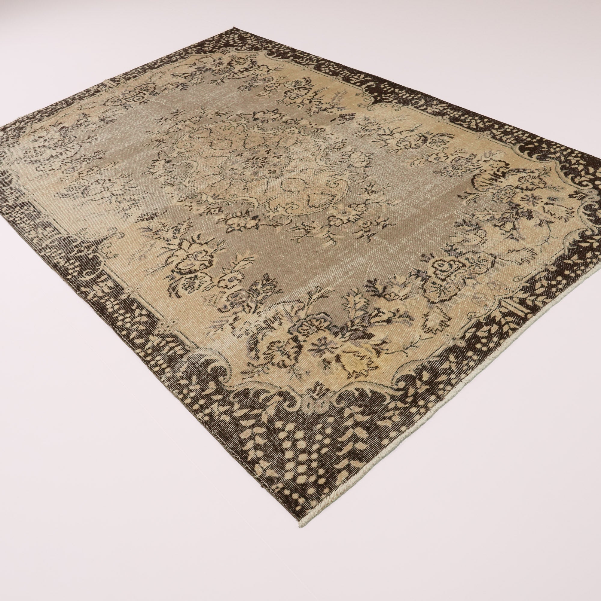 El Dokuma Vintage Desenli Kahverengi Yün Halı