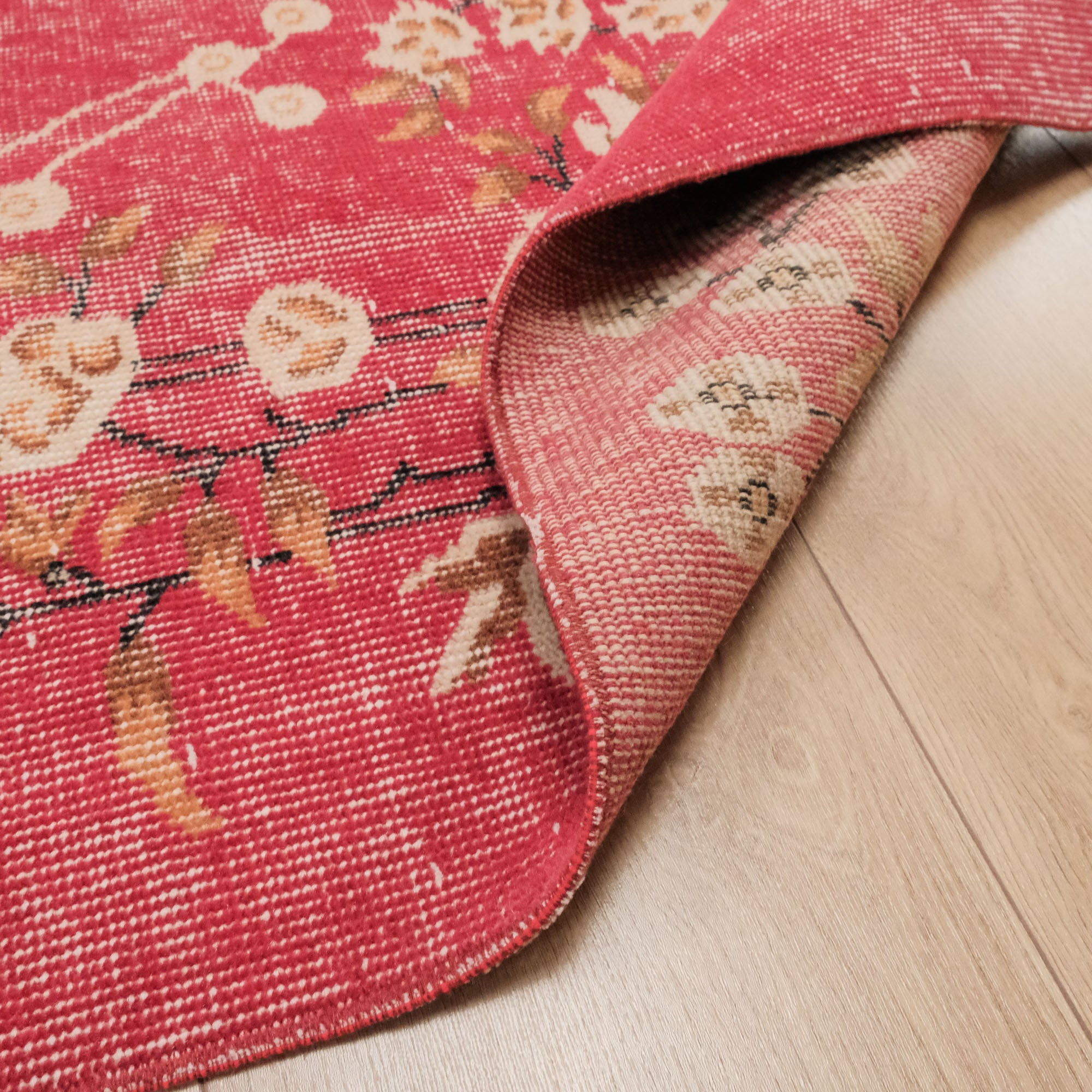 Hand-Woven Vintage Patterned Red Wool Modern Carpet