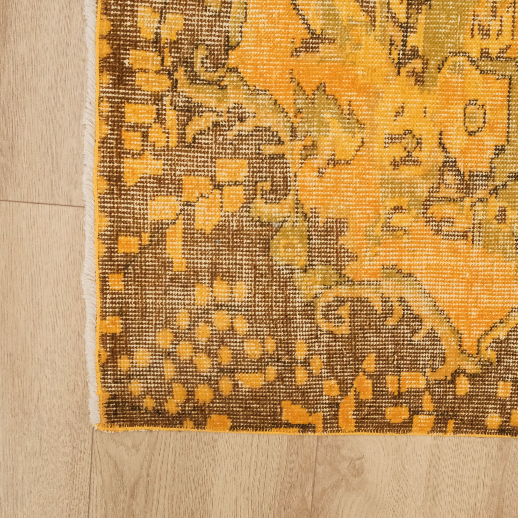 Hand-Woven Vintage Patterned Classic Yellow Wool Carpet