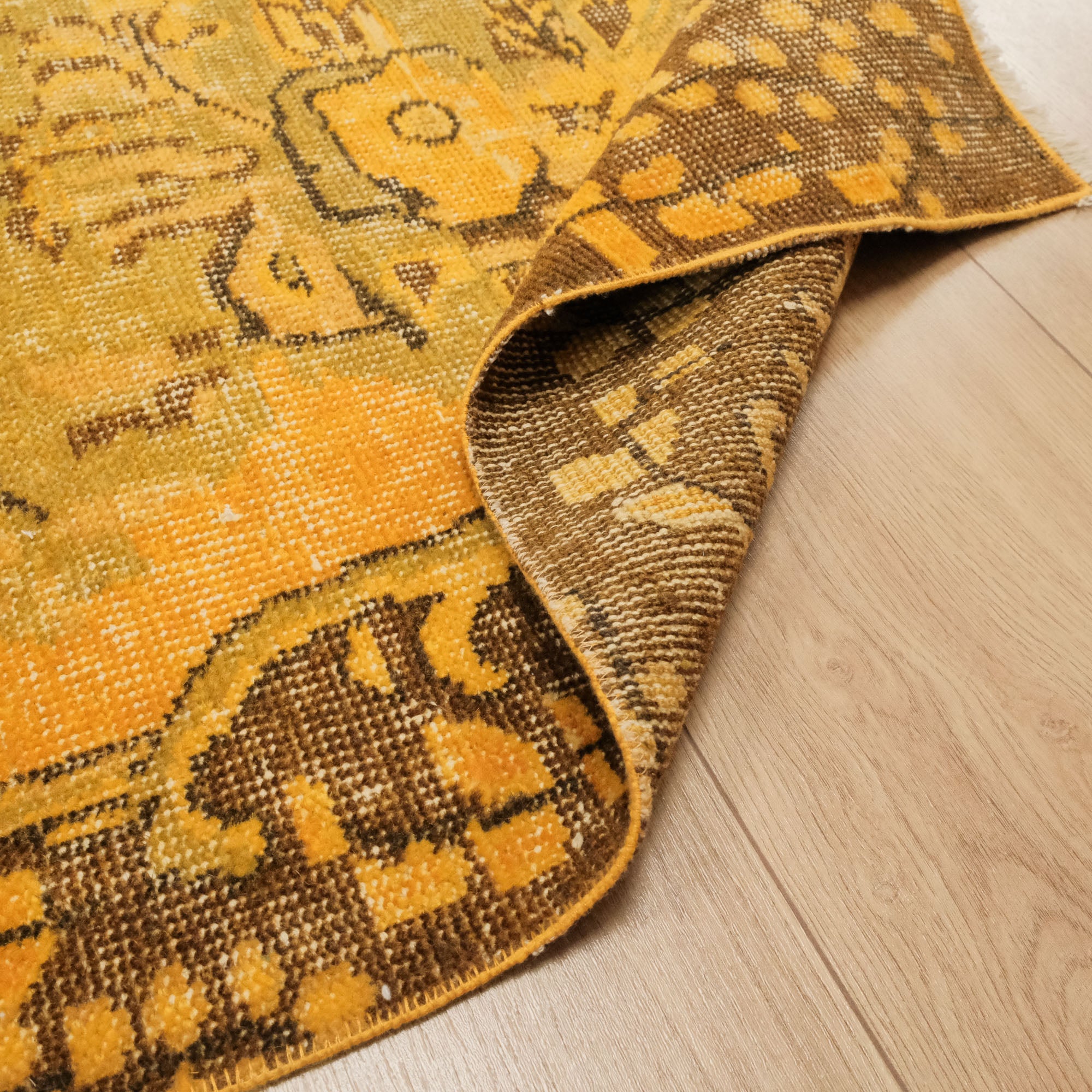 Hand-Woven Vintage Patterned Classic Yellow Wool Carpet